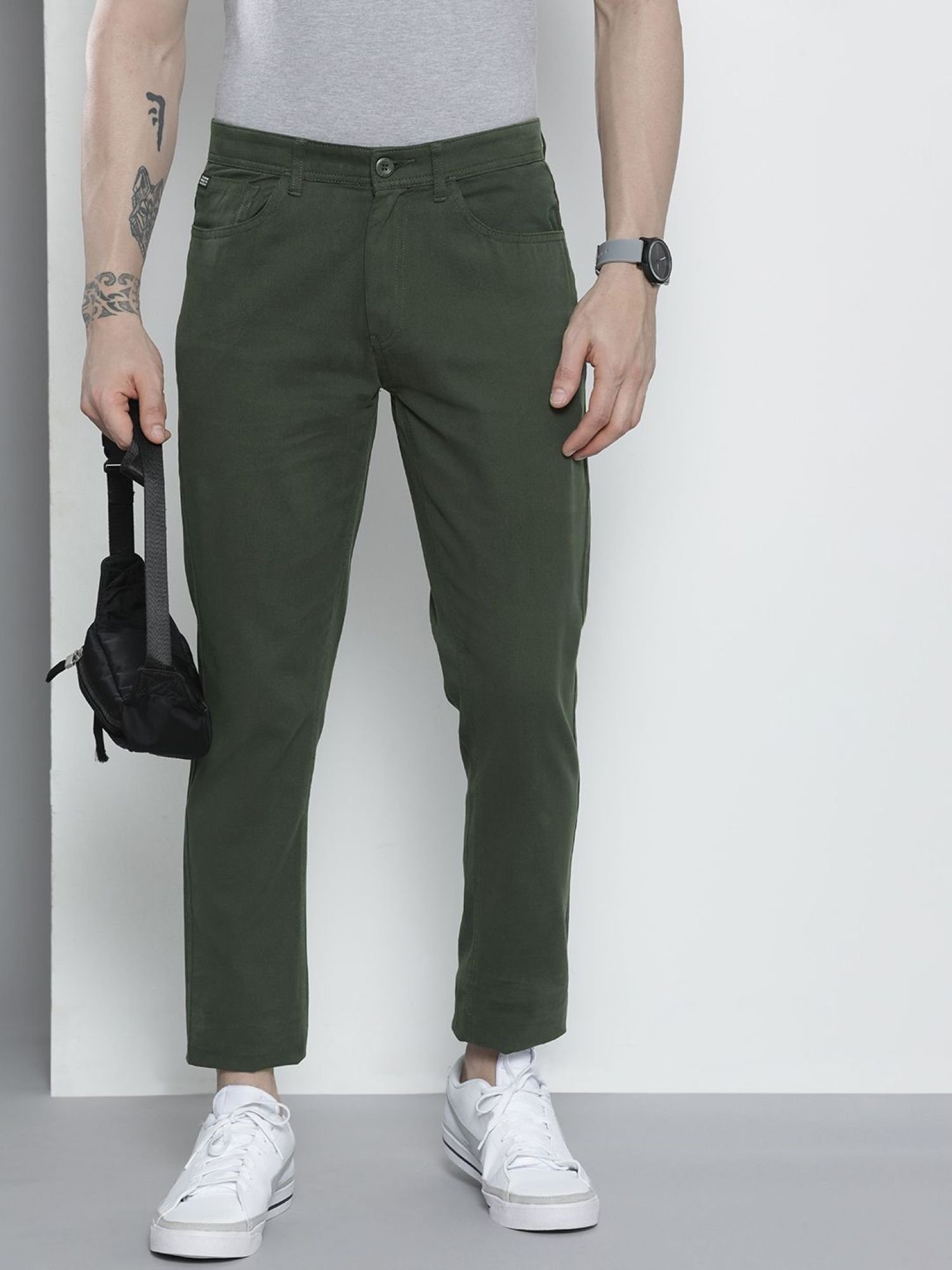 Men Slim Fit Mid Rise 5-Pocket Chinos