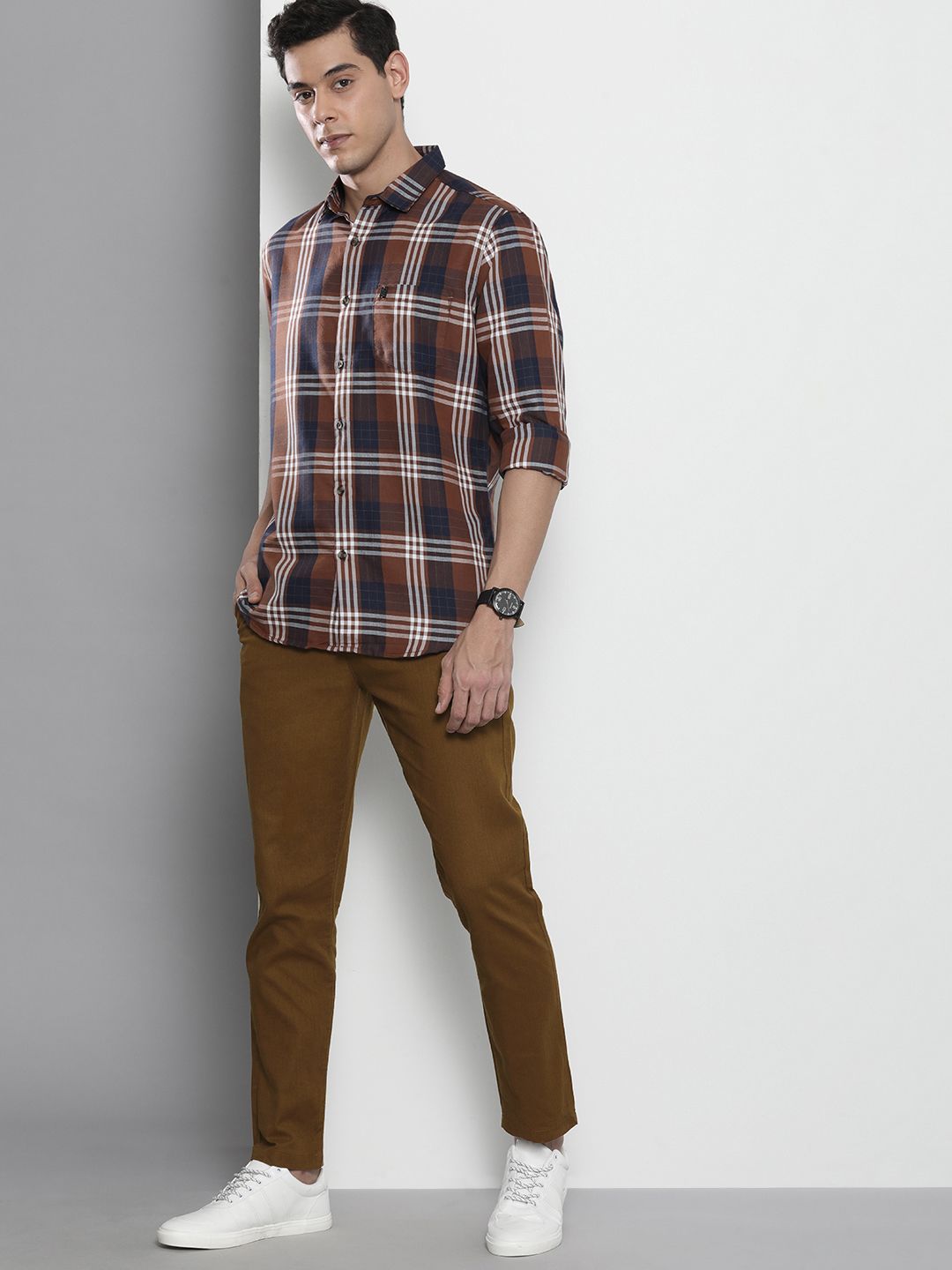 Men Slim Fit Mid Rise Linen Trousers