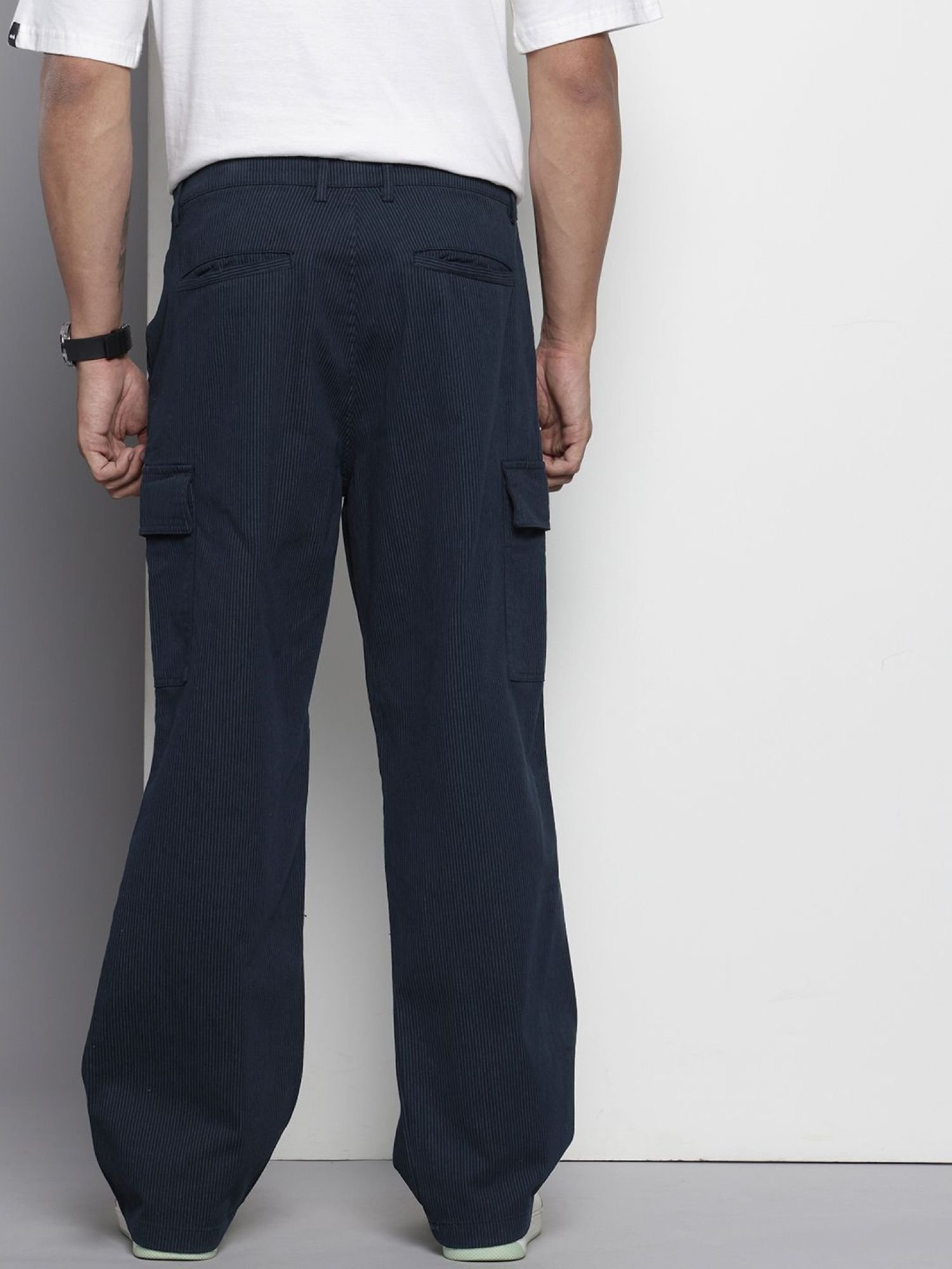 Men Relaxed Fit Mid Rise Cargo