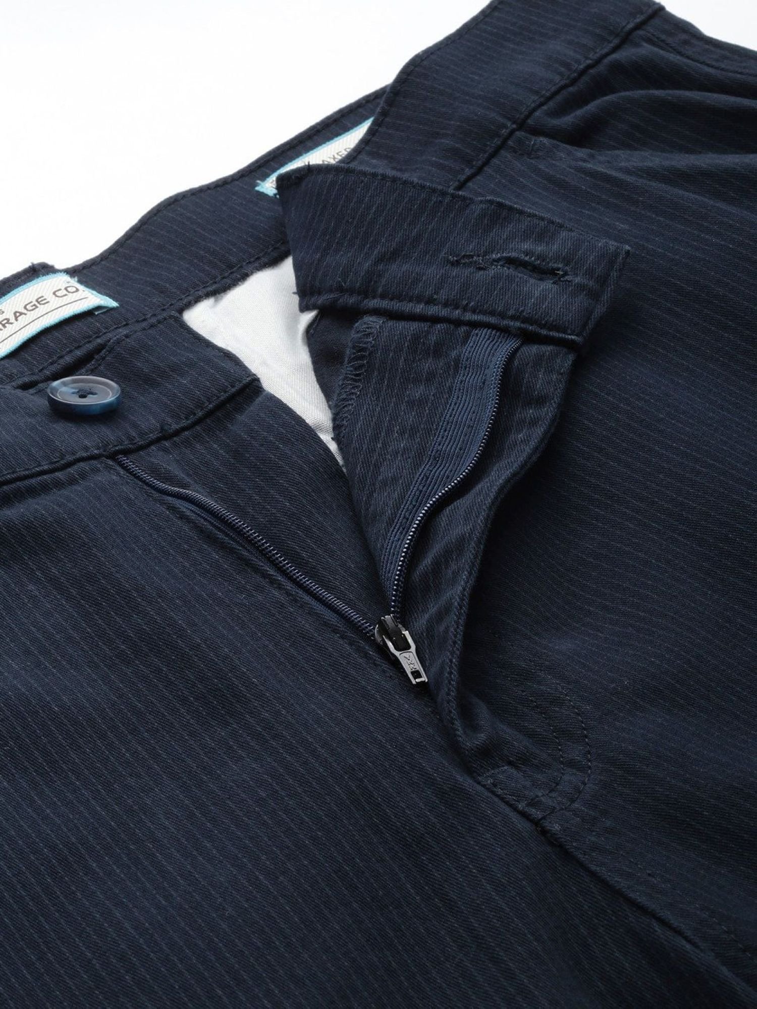 Men Relaxed Fit Mid Rise Cargo