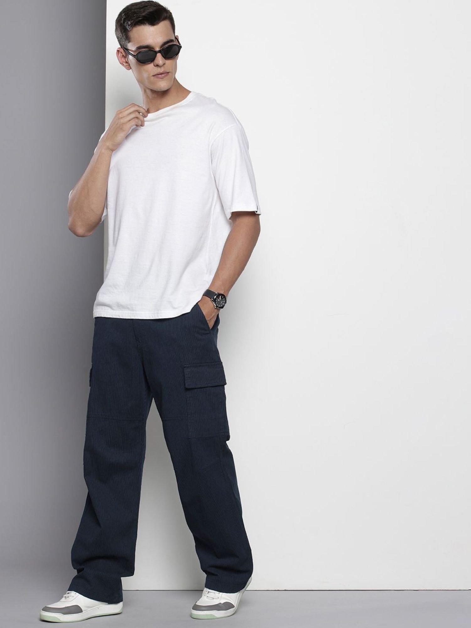 Men Relaxed Fit Mid Rise Cargo