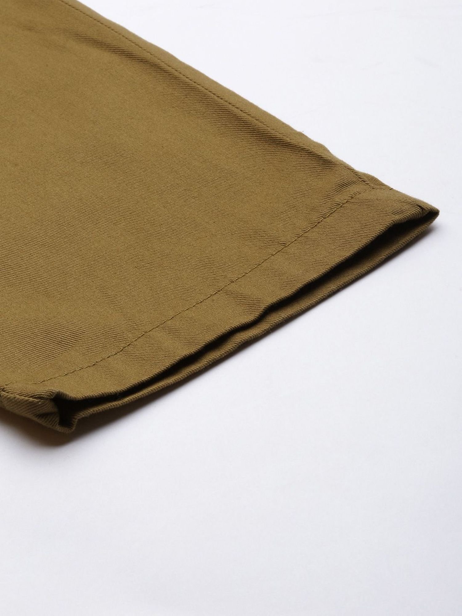 Men Slim Fit Mid Rise Cargo Pants