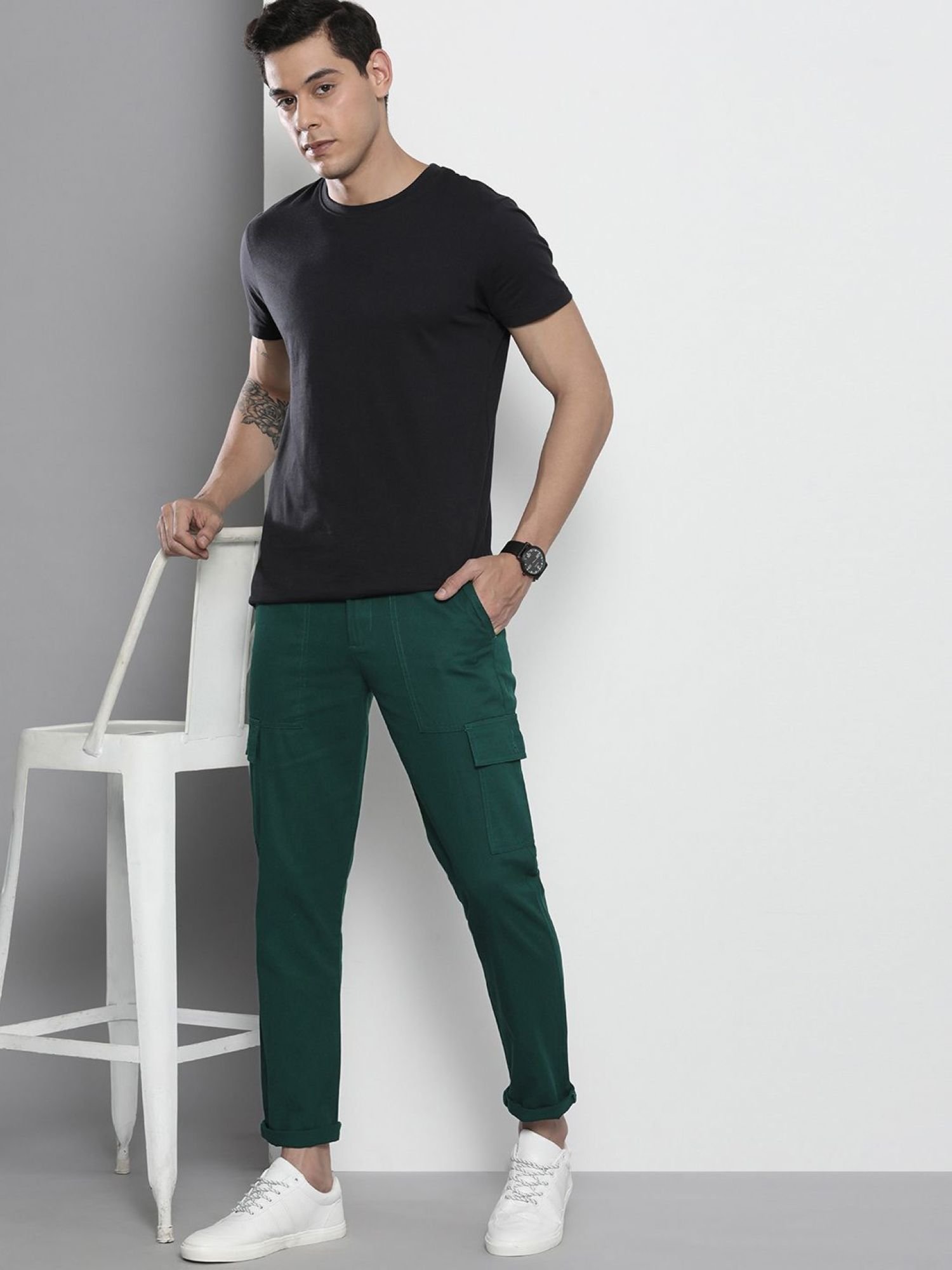 Men Slim Fit Mid Rise Cargo Pants