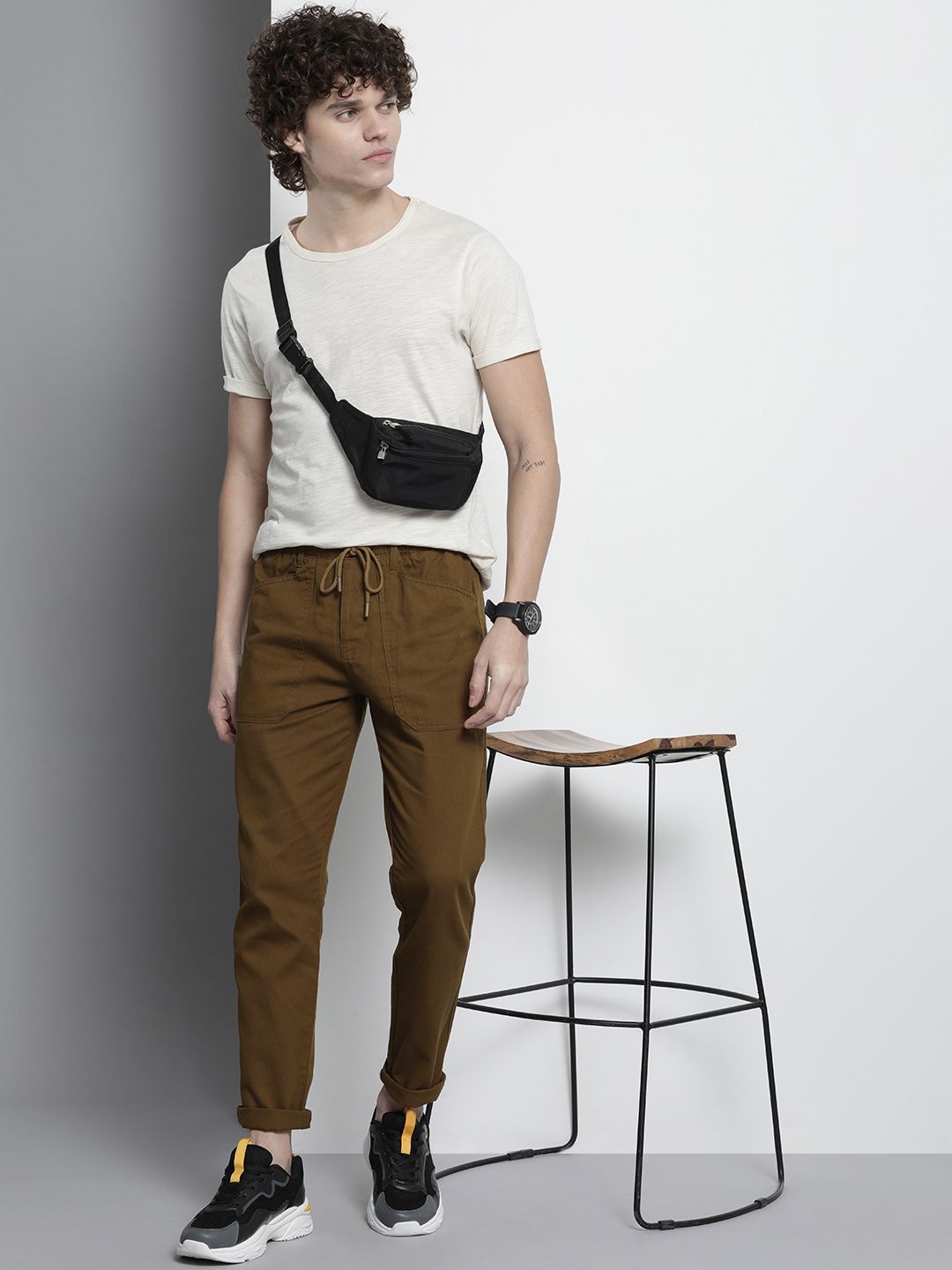 Men Slim Fit Mid Rise Elasticated Pants