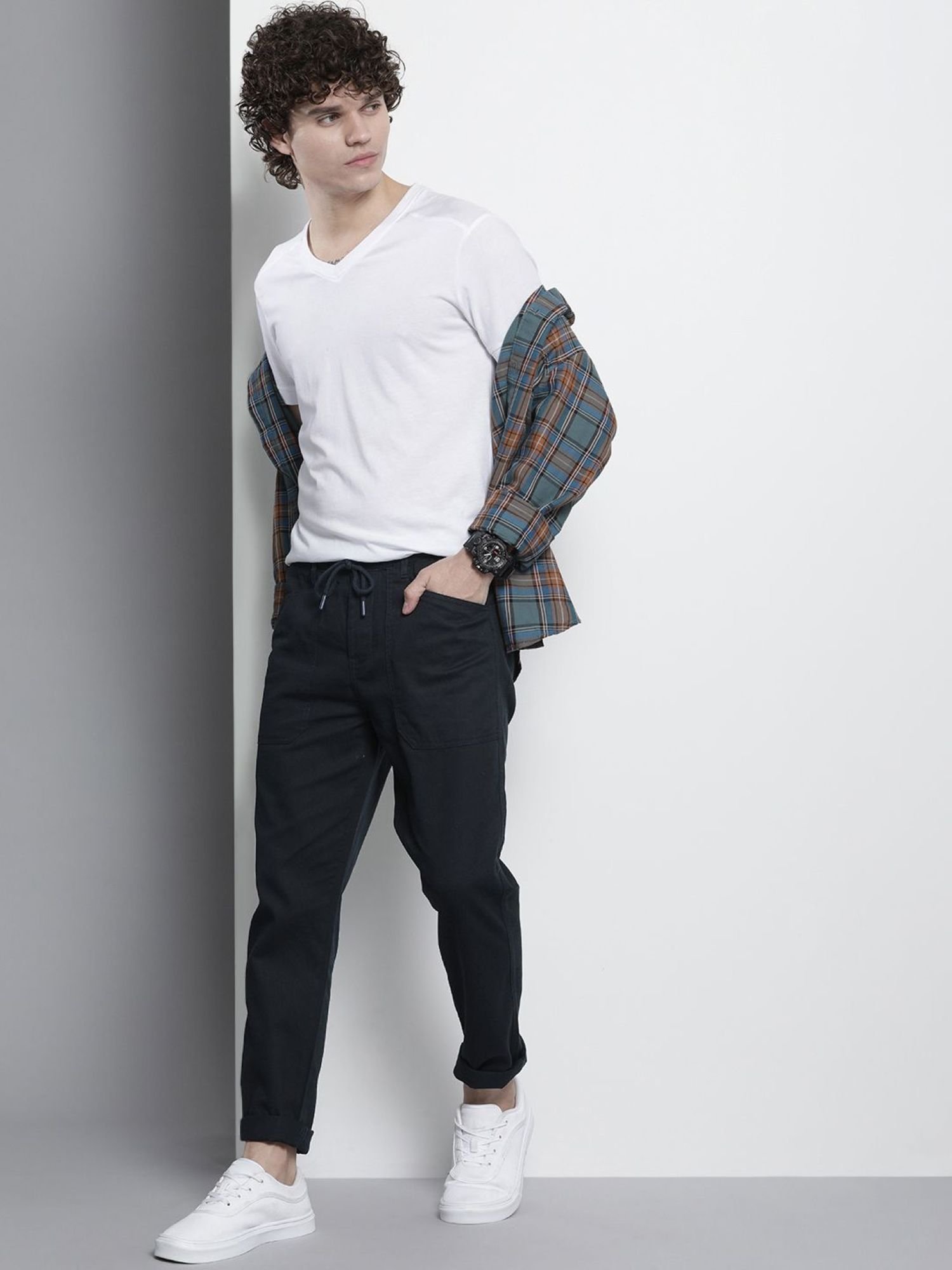 Men Slim Fit Mid Rise Elasticated Trousers
