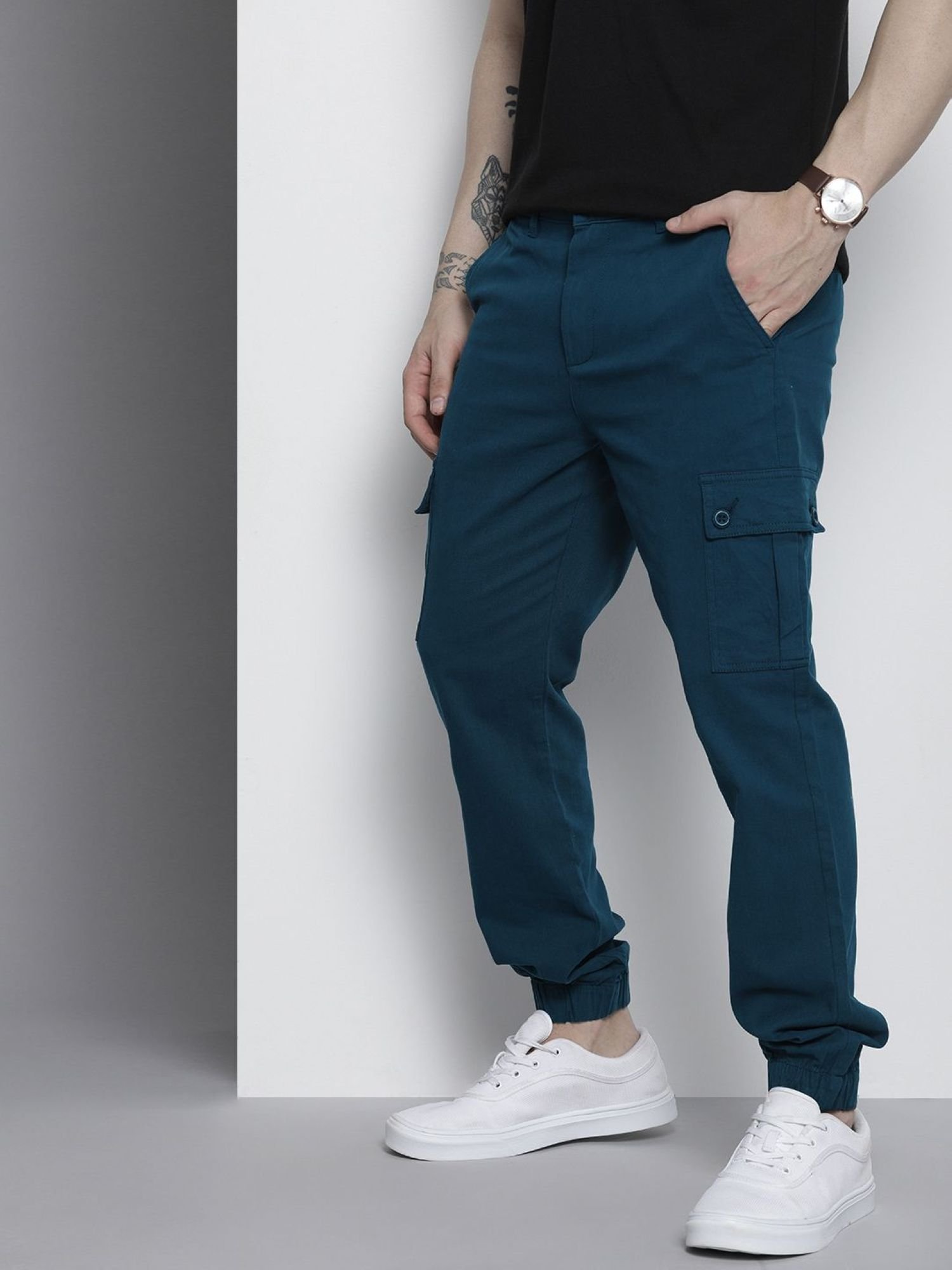 Men Slim Fit Mid Rise Cuffed Cargo