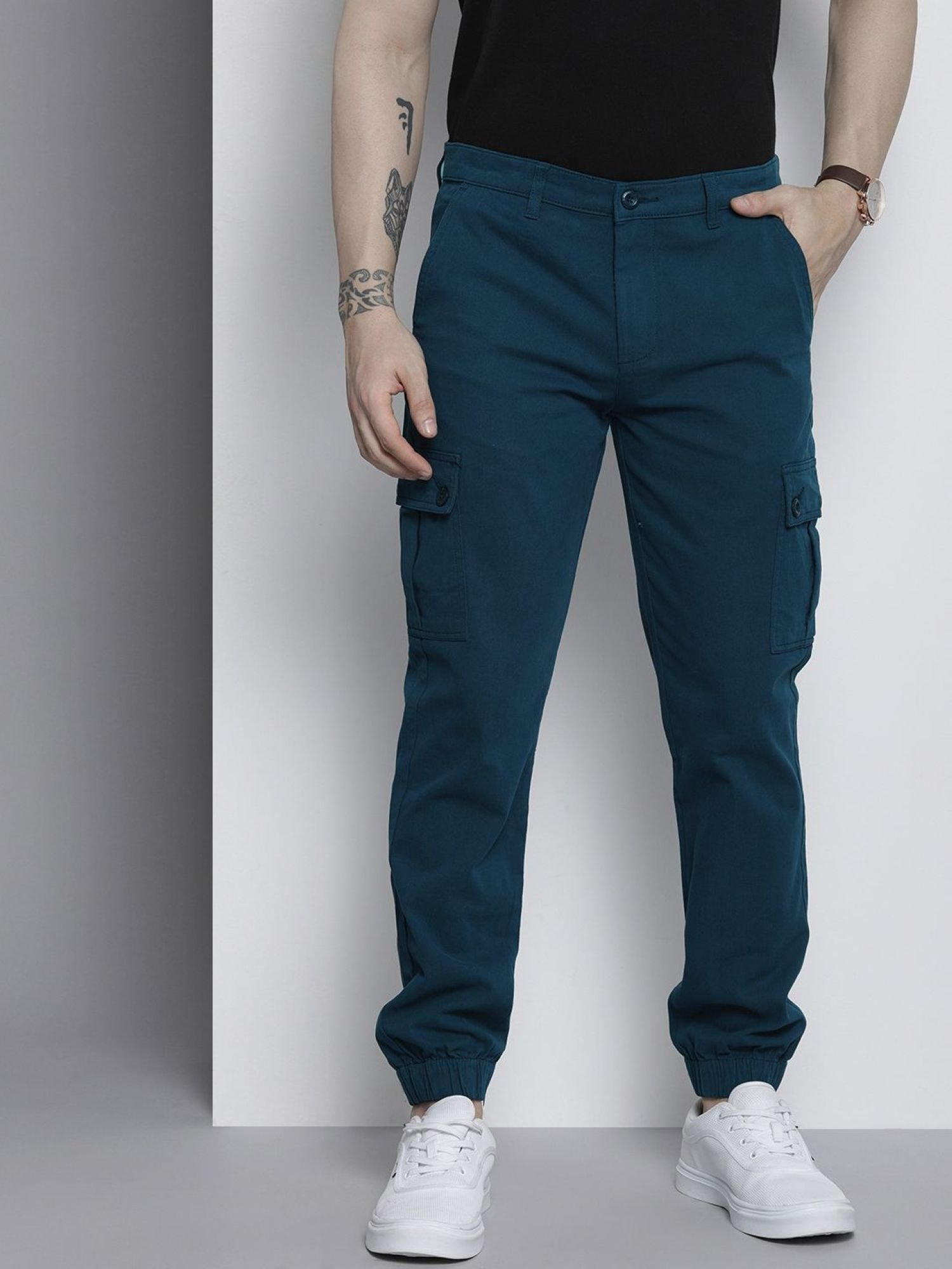Men Slim Fit Mid Rise Cuffed Cargo