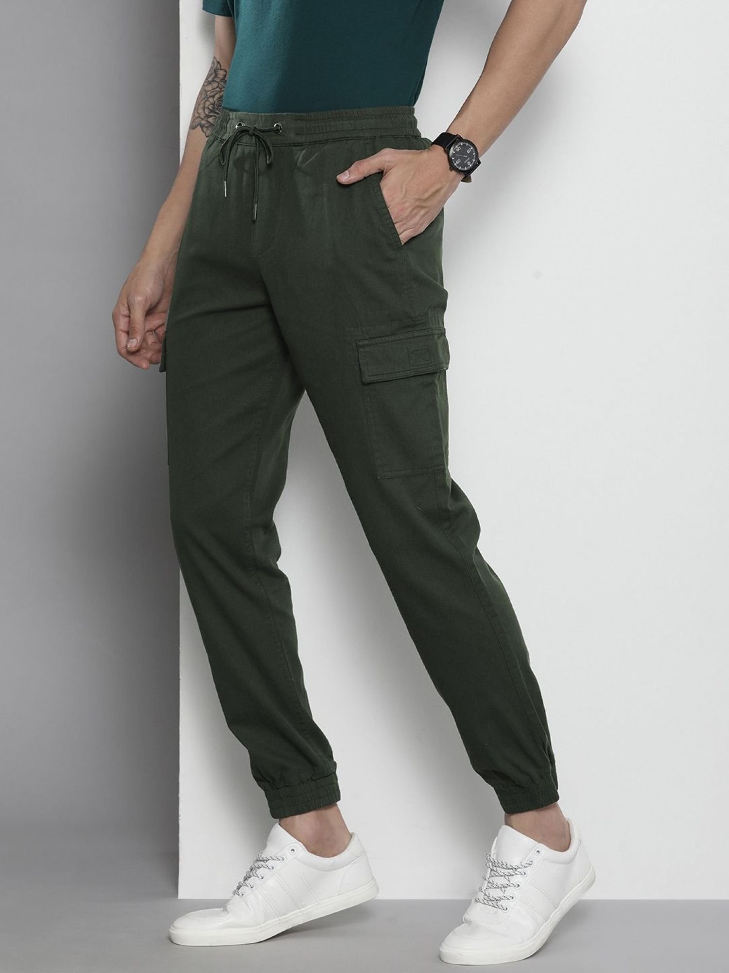 Men Slim Fit Mid Rise Cuffed Pants
