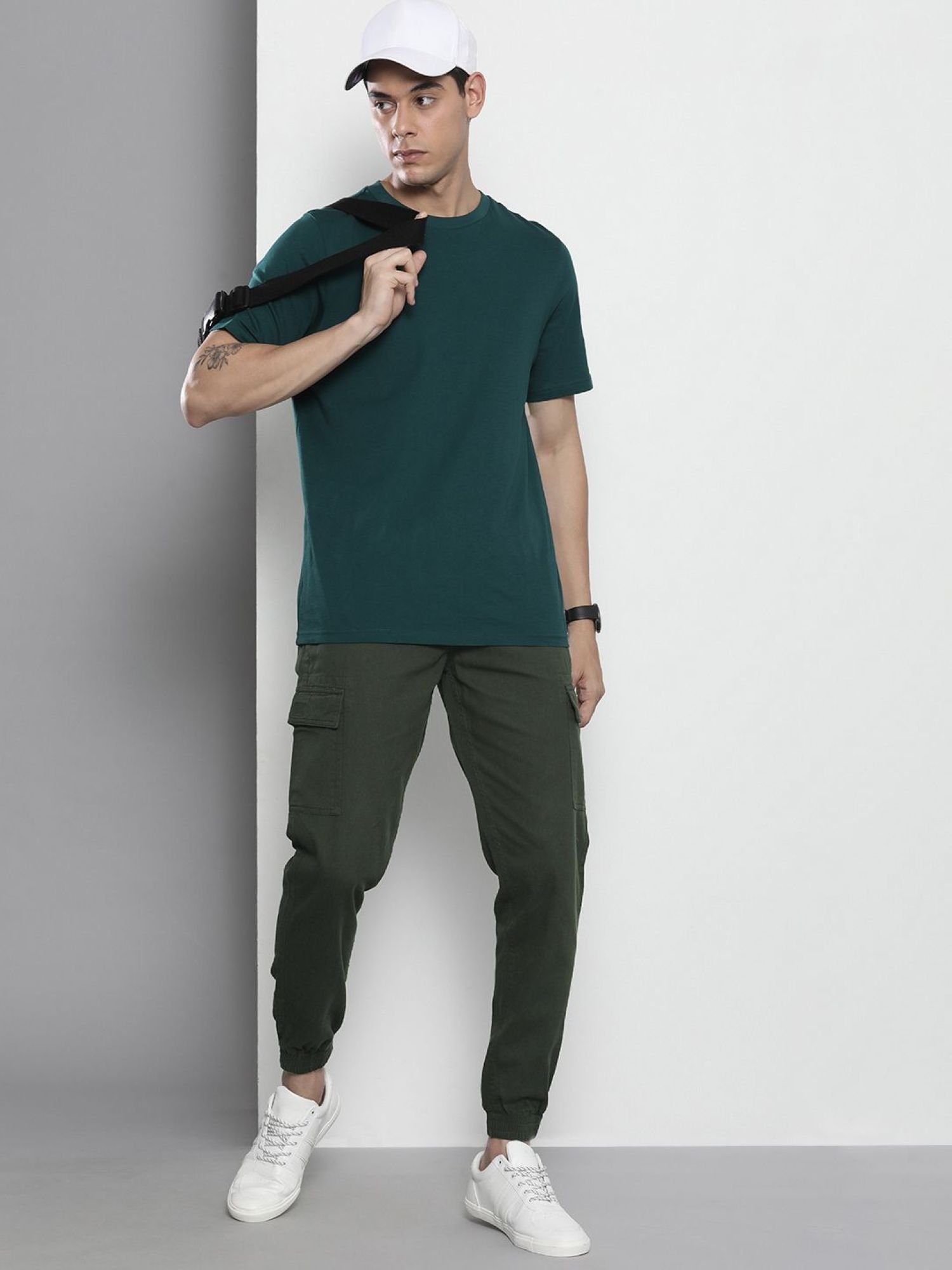 Men Slim Fit Mid Rise Cuffed Pants