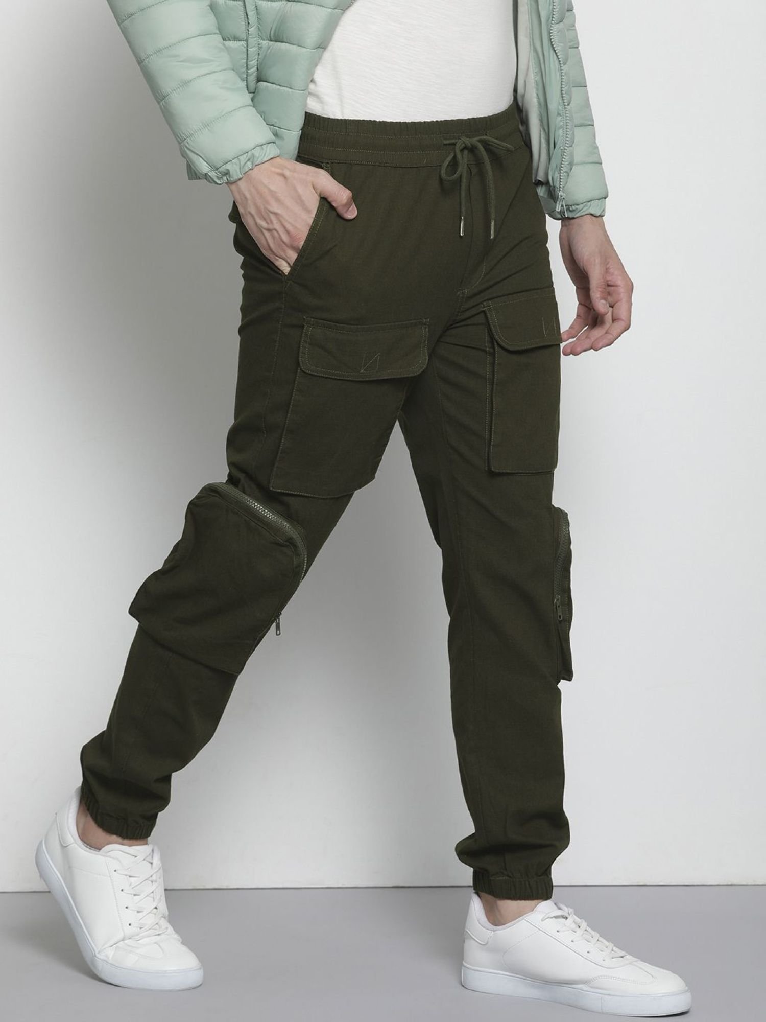 Men Regular Fit Mid Rise Cuffed Cargo Joggers