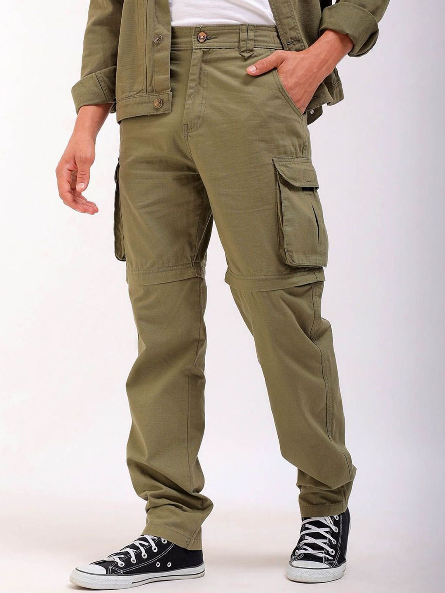 Men Relaxed Fit Mid Rise Cargo