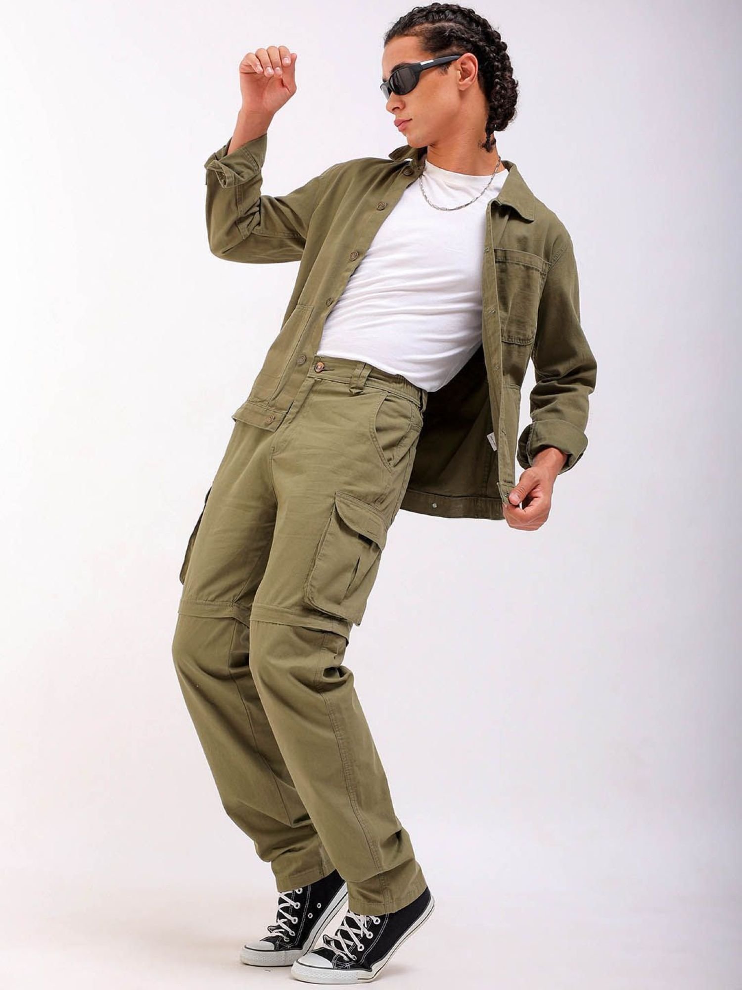 Men Relaxed Fit Mid Rise Cargo