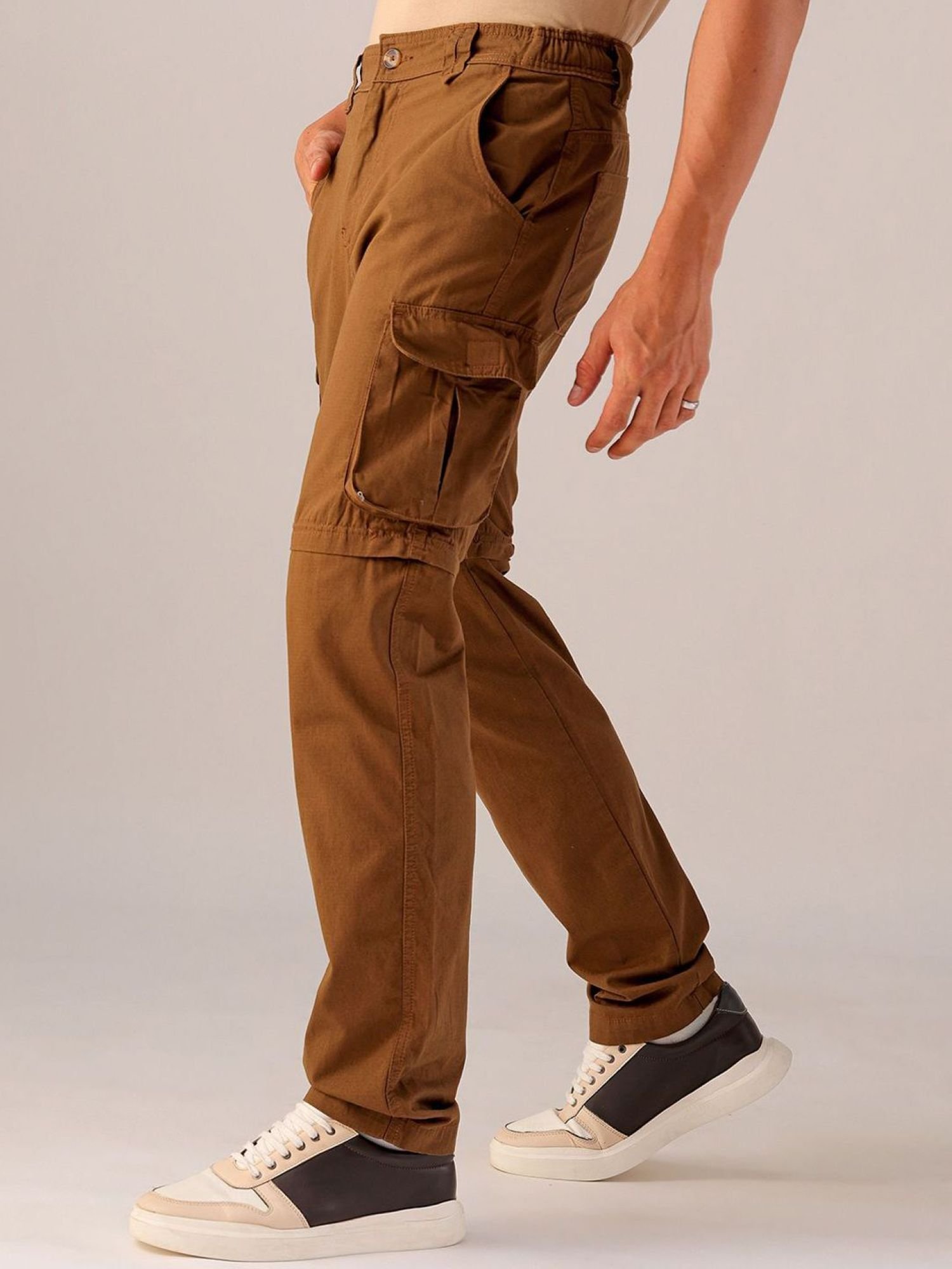 Men Relaxed Fit Mid Rise Cargo