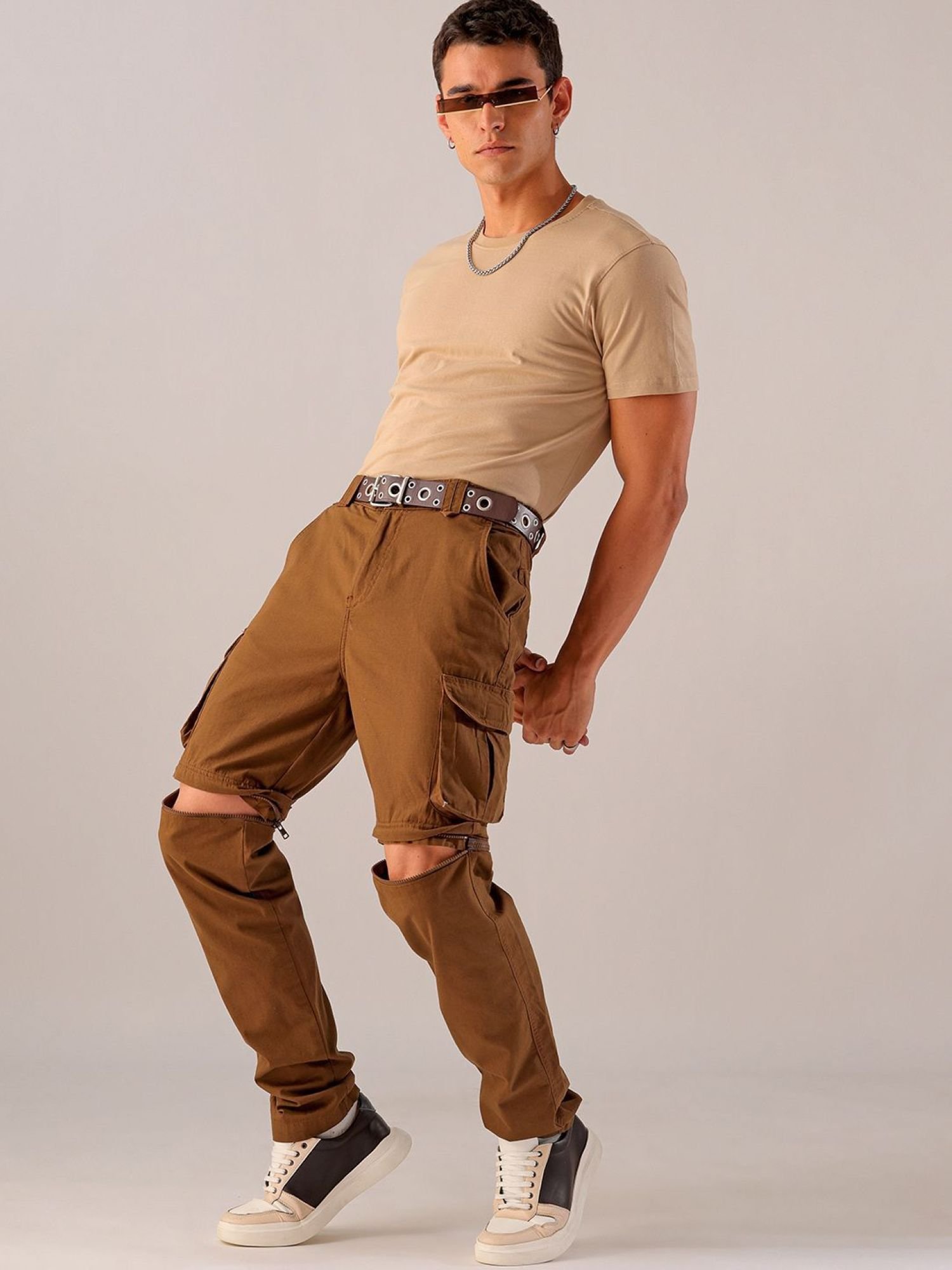 Men Relaxed Fit Mid Rise Cargo
