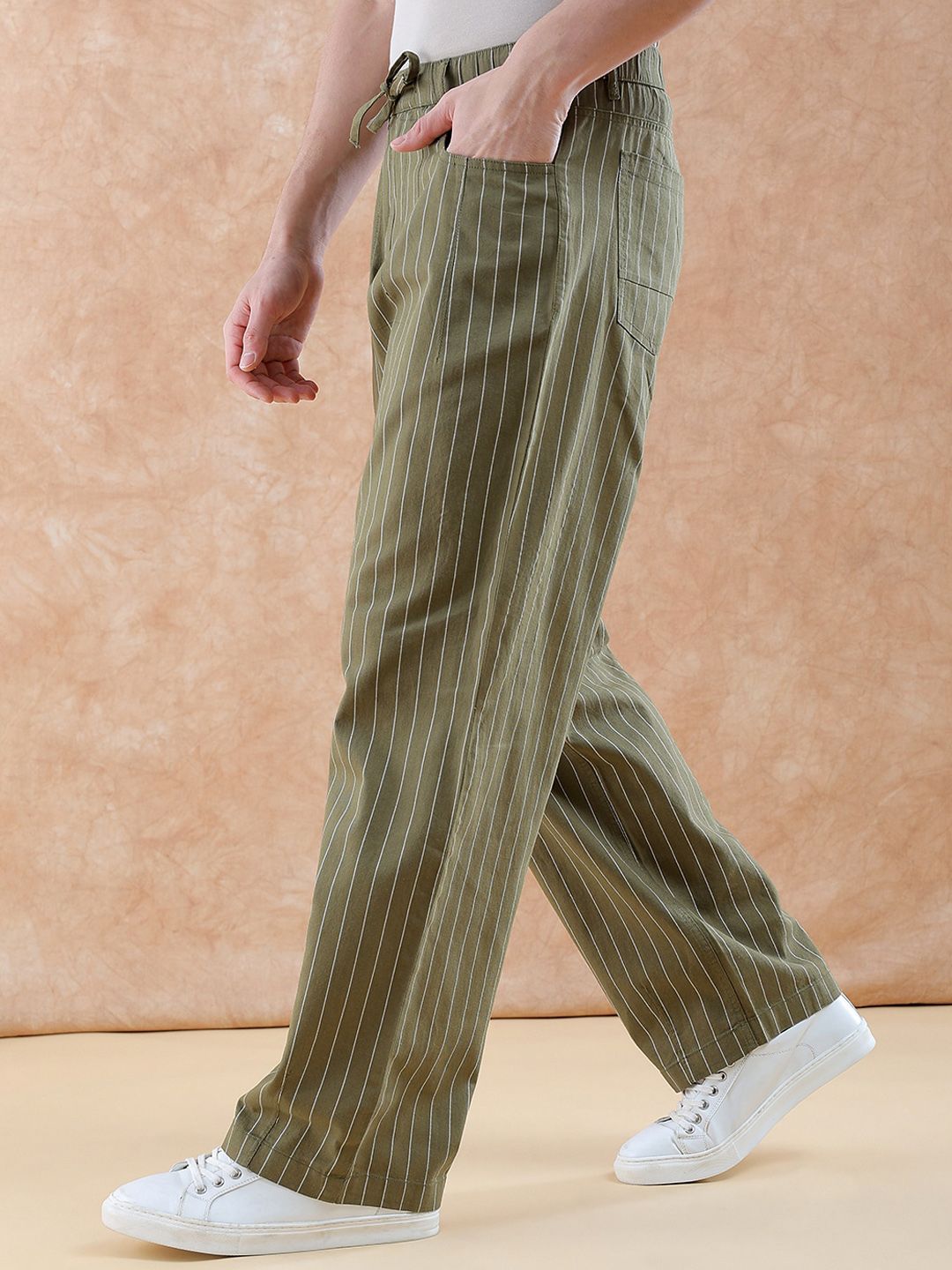 Men Loose Fit Mid Rise Trousers