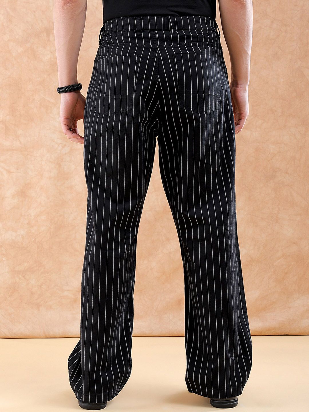 Men Loose Fit Mid Rise Trousers