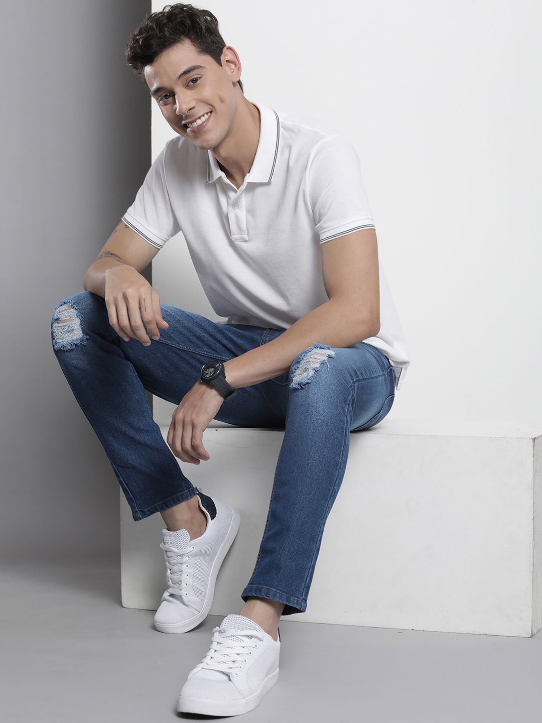 Men Carrot Fit Mid Rise Stretchable Jeans