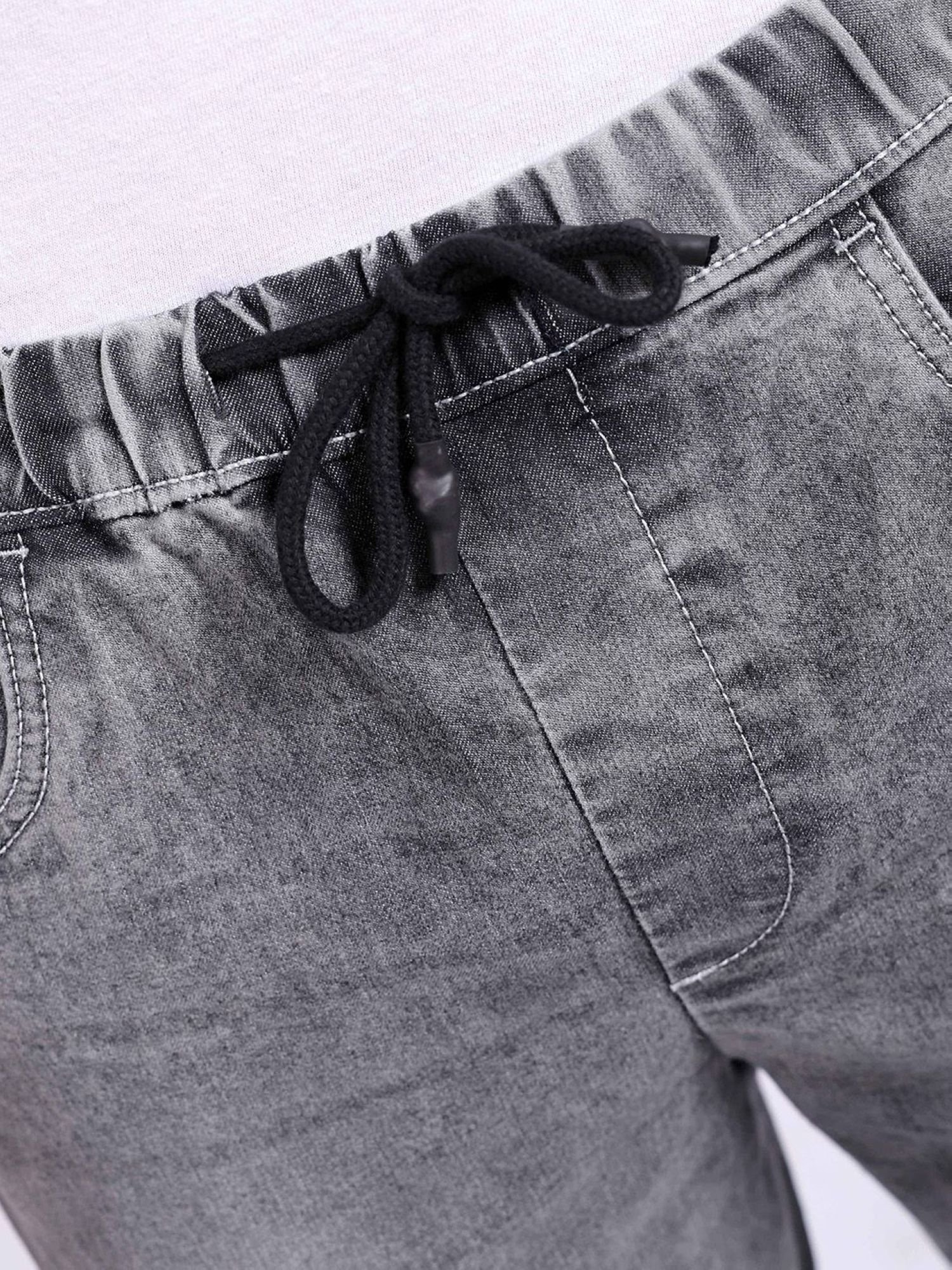 جينز بنسيج قابل للتمدد بقصة عادية وخصر متوسط للرجال