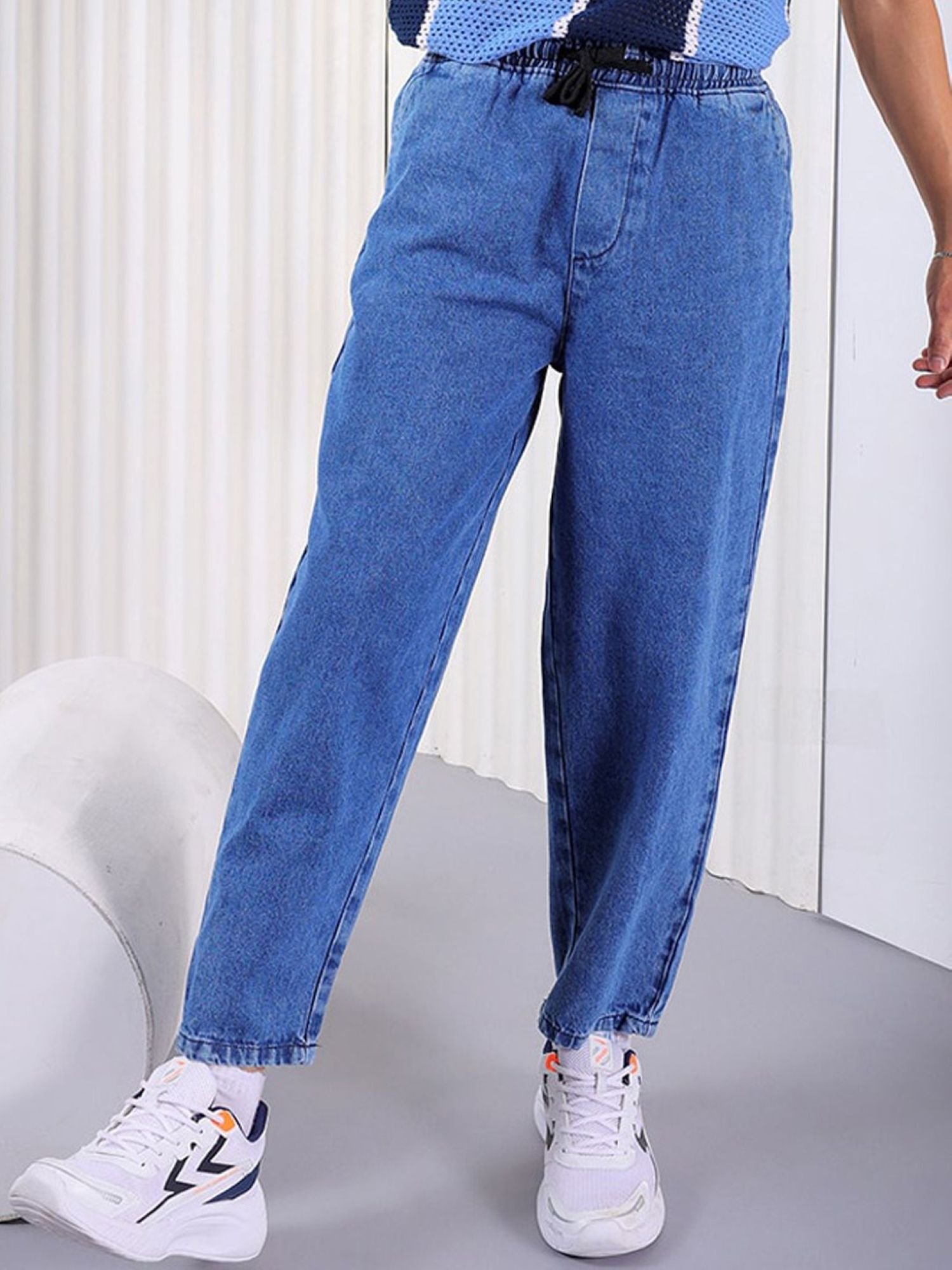 Men Barrel Loose Fit Mid Rise Jogger Jeans