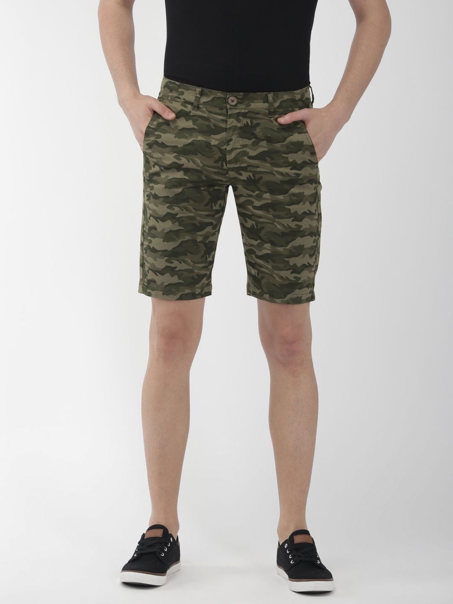 Men Slim Fit Camo Mid Rise Shorts