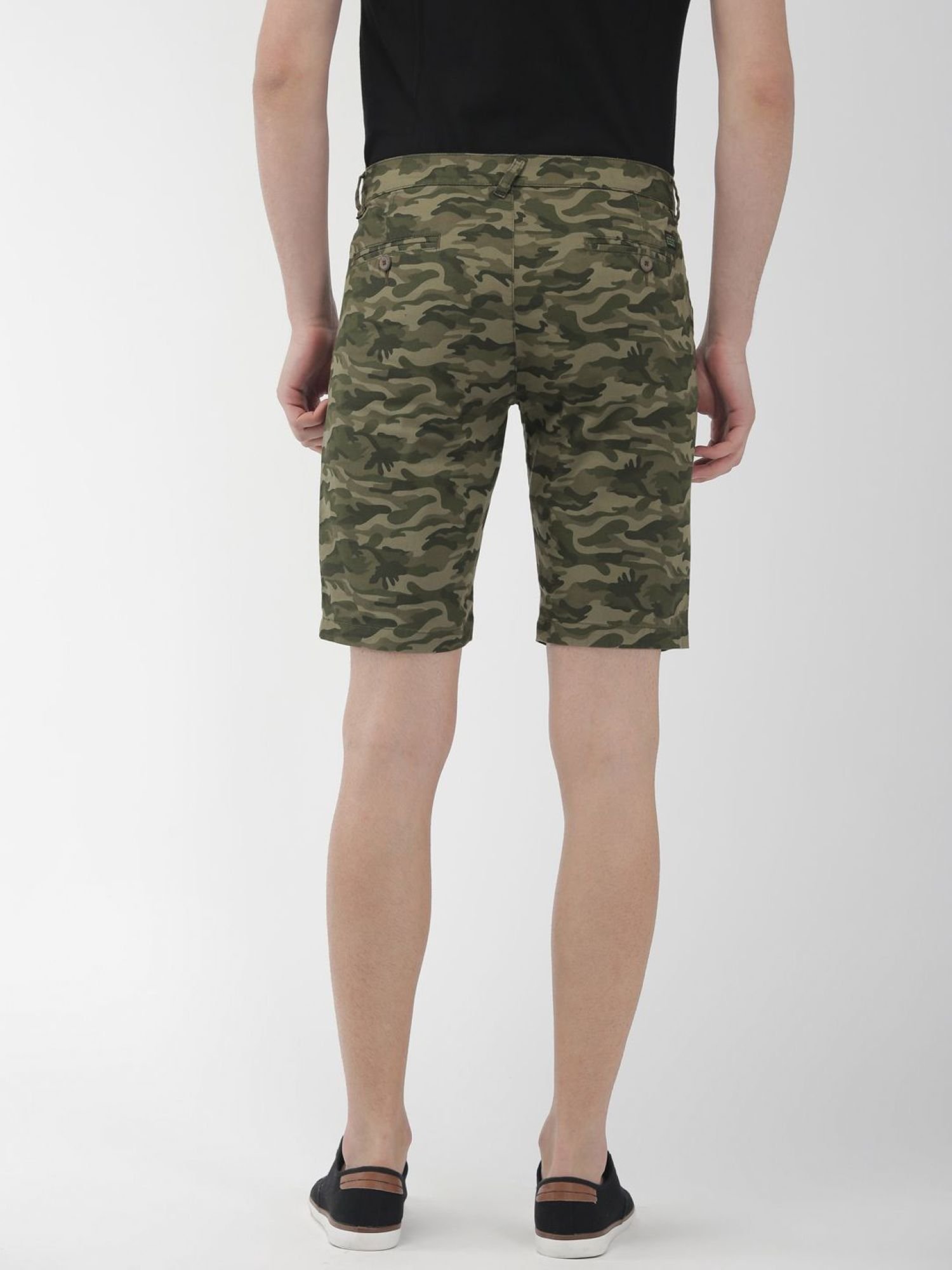 Men Slim Fit Camo Mid Rise Shorts