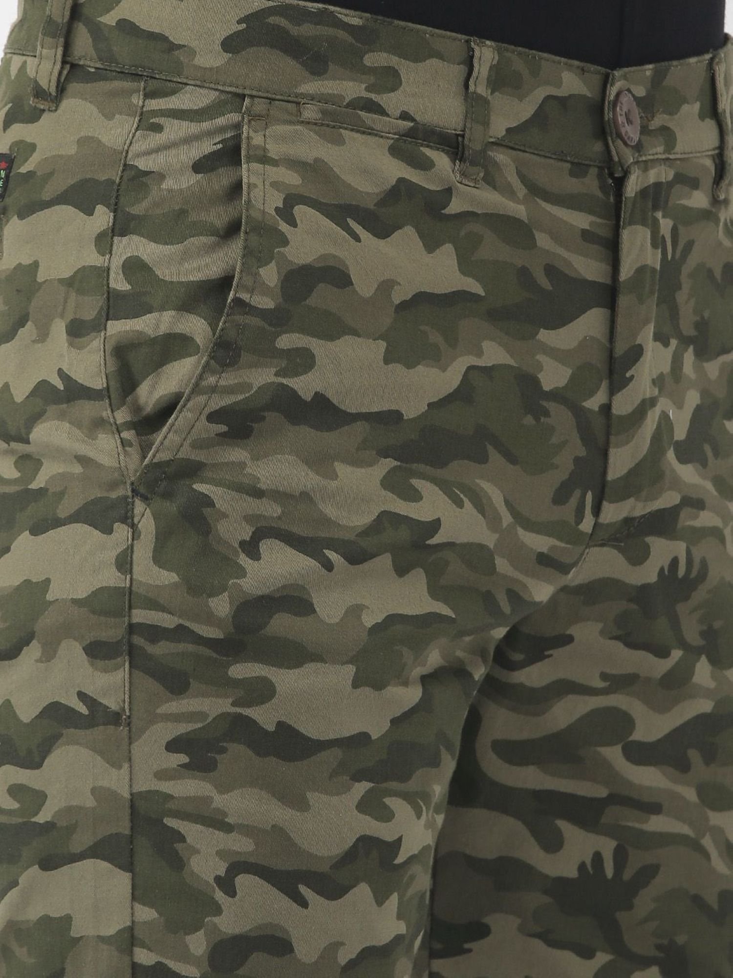 Men Slim Fit Camo Mid Rise Shorts