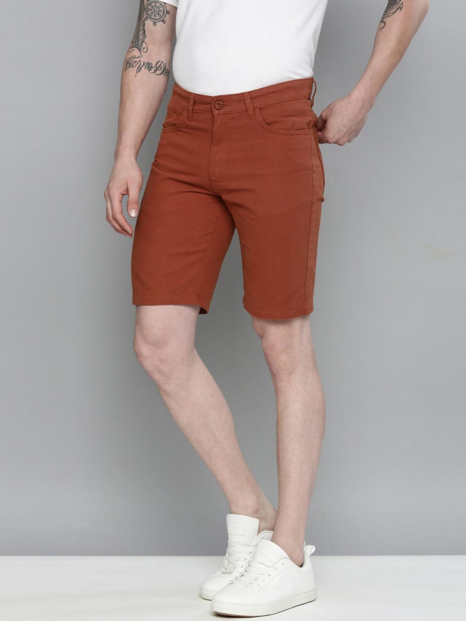 Men Slim Fit Solid Mid Rise Shorts