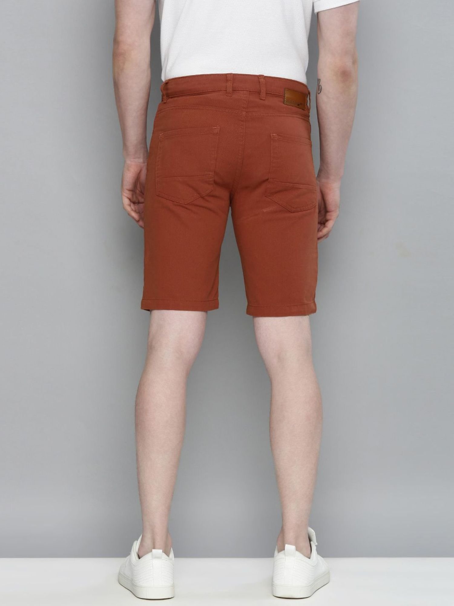 Men Slim Fit Solid Mid Rise Shorts
