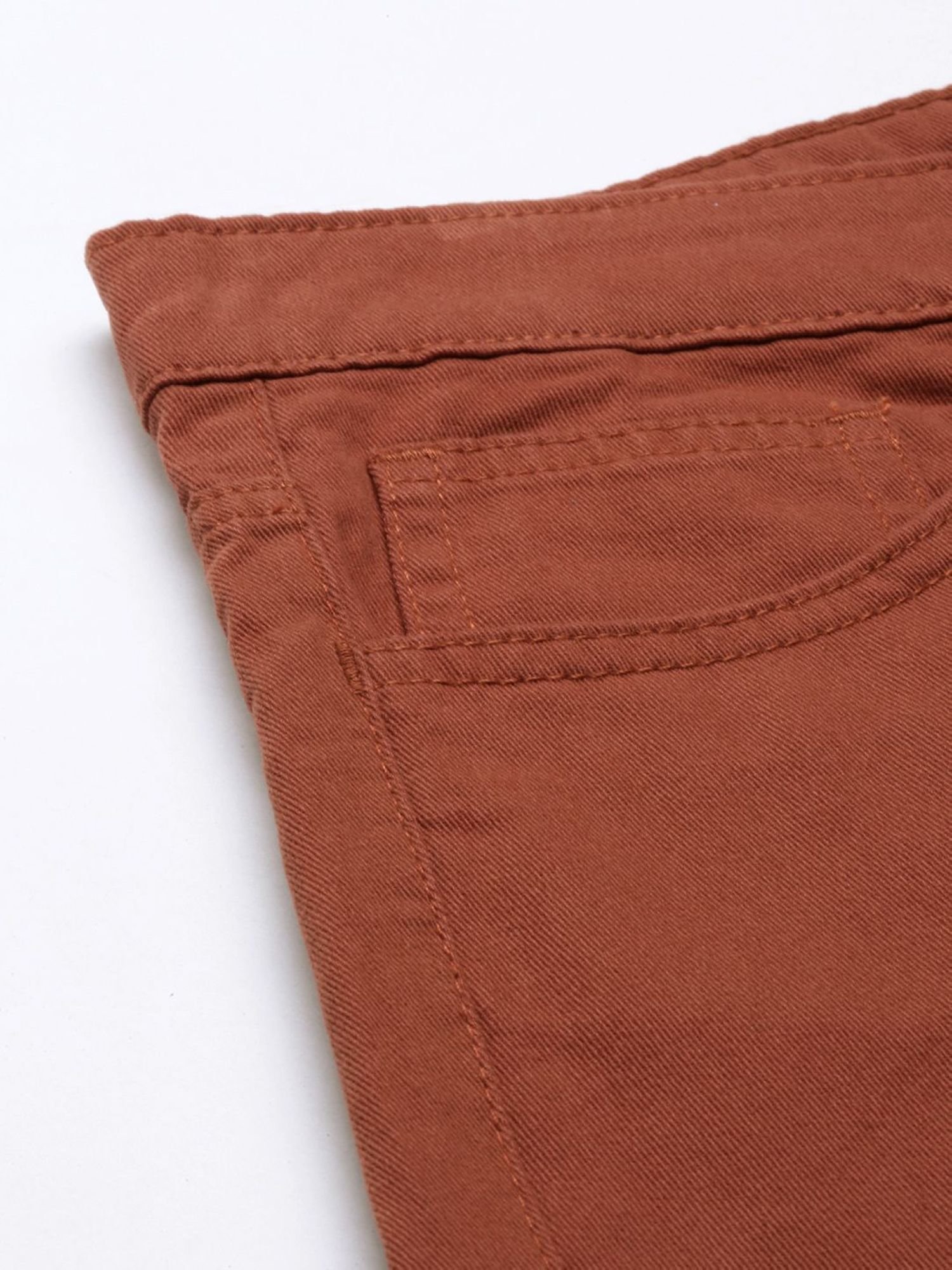 Men Slim Fit Solid Mid Rise Shorts