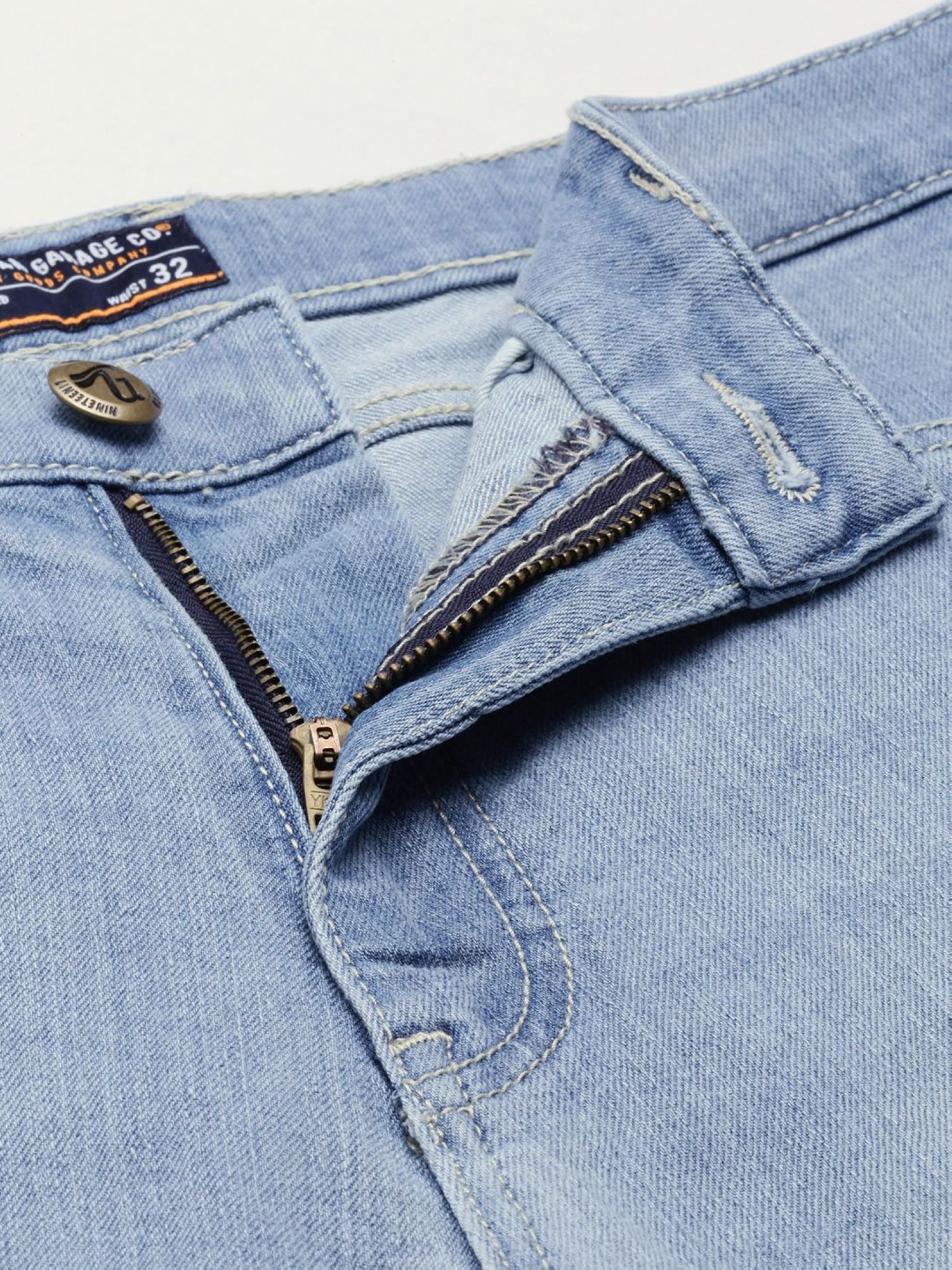 شورت سادة بقصة ضيقة وخصر متوسط للرجال