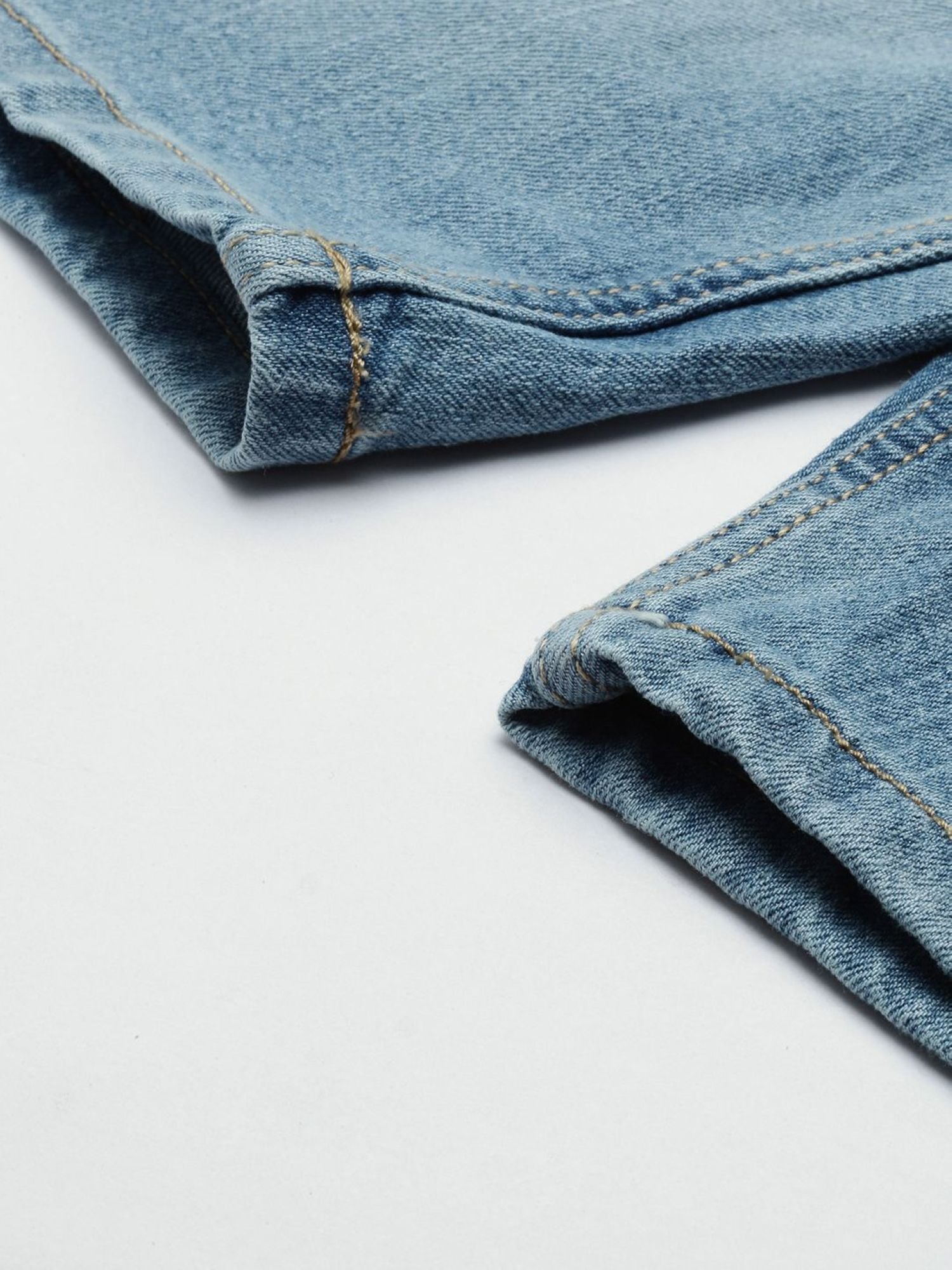 Men Slim Fit Solid Mid Rise Shorts