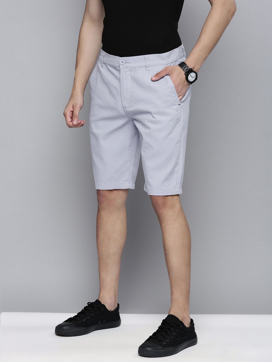Men Slim Fit Solid Mid Rise Shorts