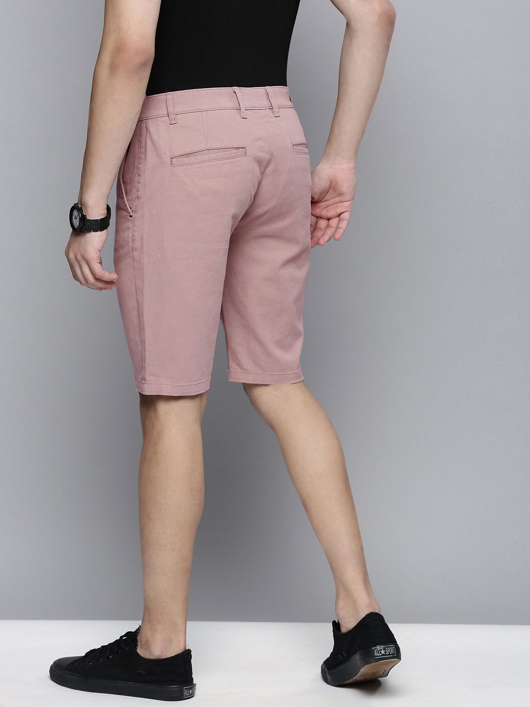 Men Slim Fit Solid Mid Rise Shorts