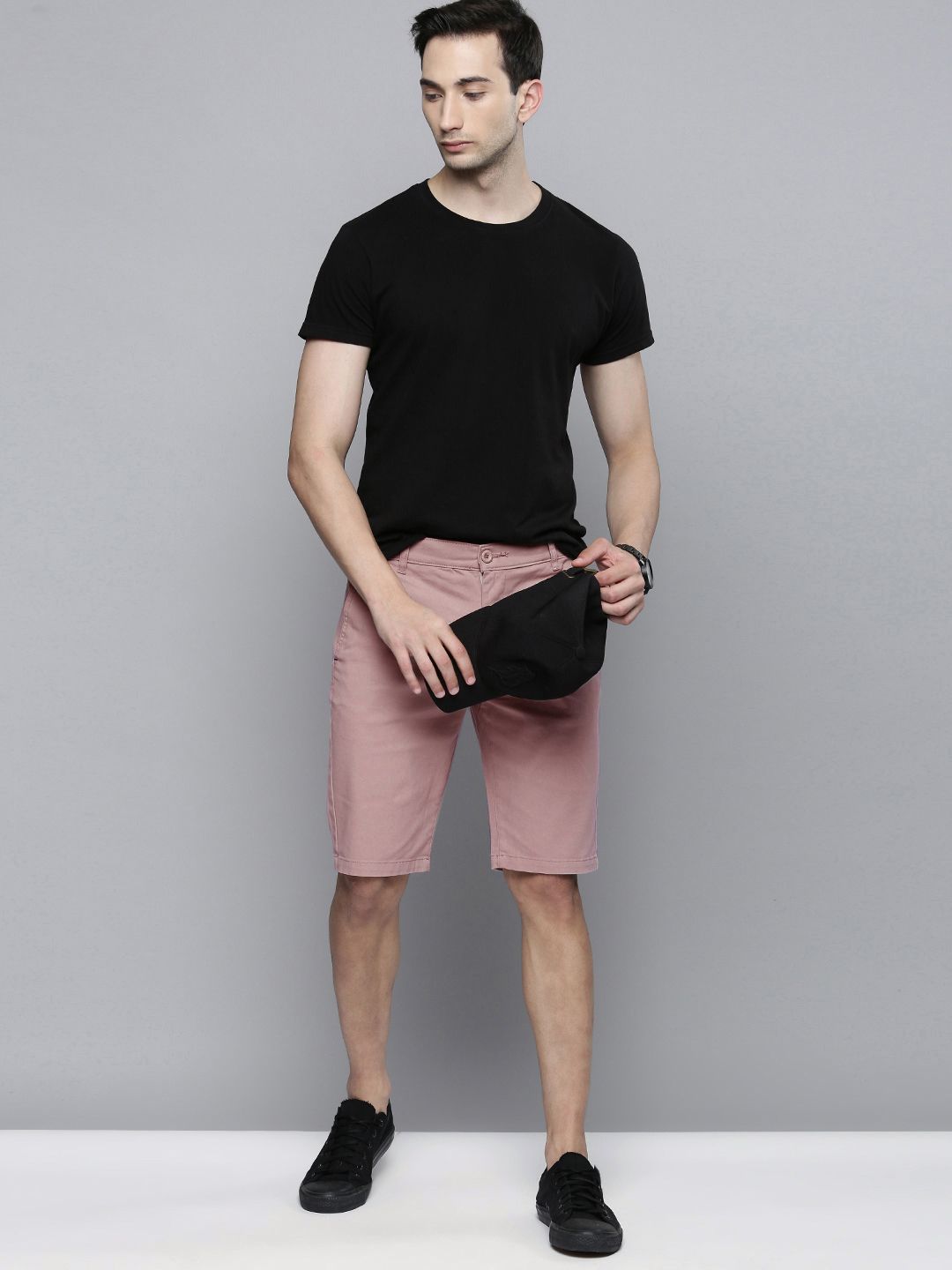Men Slim Fit Solid Mid Rise Shorts