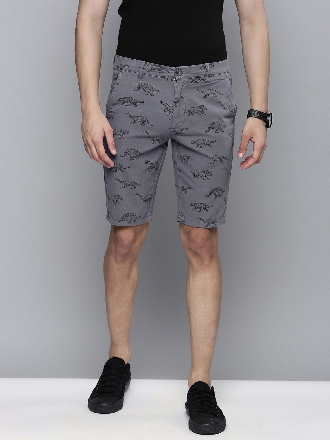 Men Slim Fit Solid Mid Rise Shorts