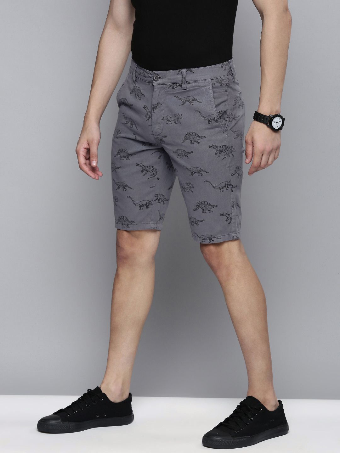 Men Slim Fit Solid Mid Rise Shorts