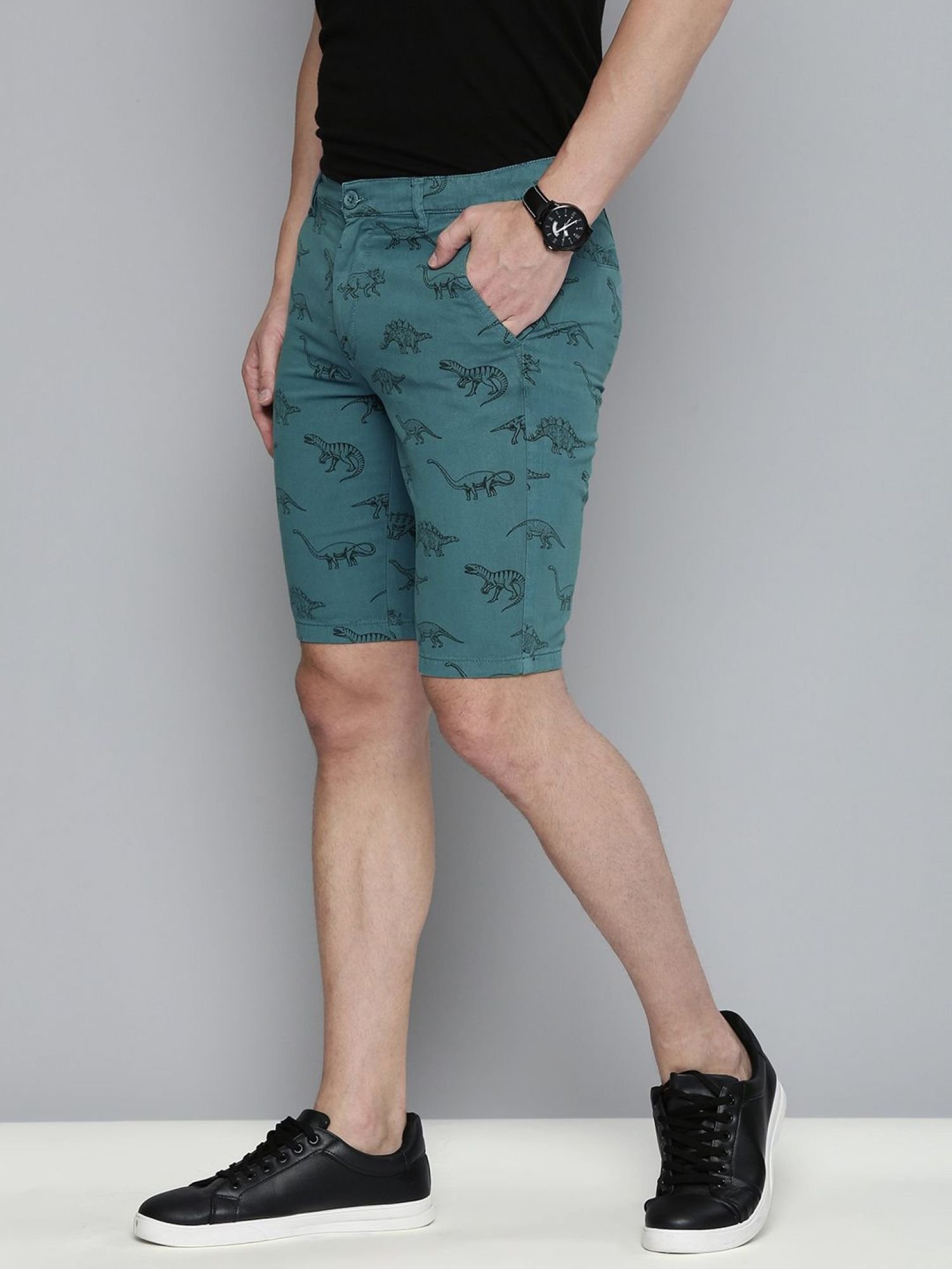 Men Slim Fit Printed Mid Rise Shorts