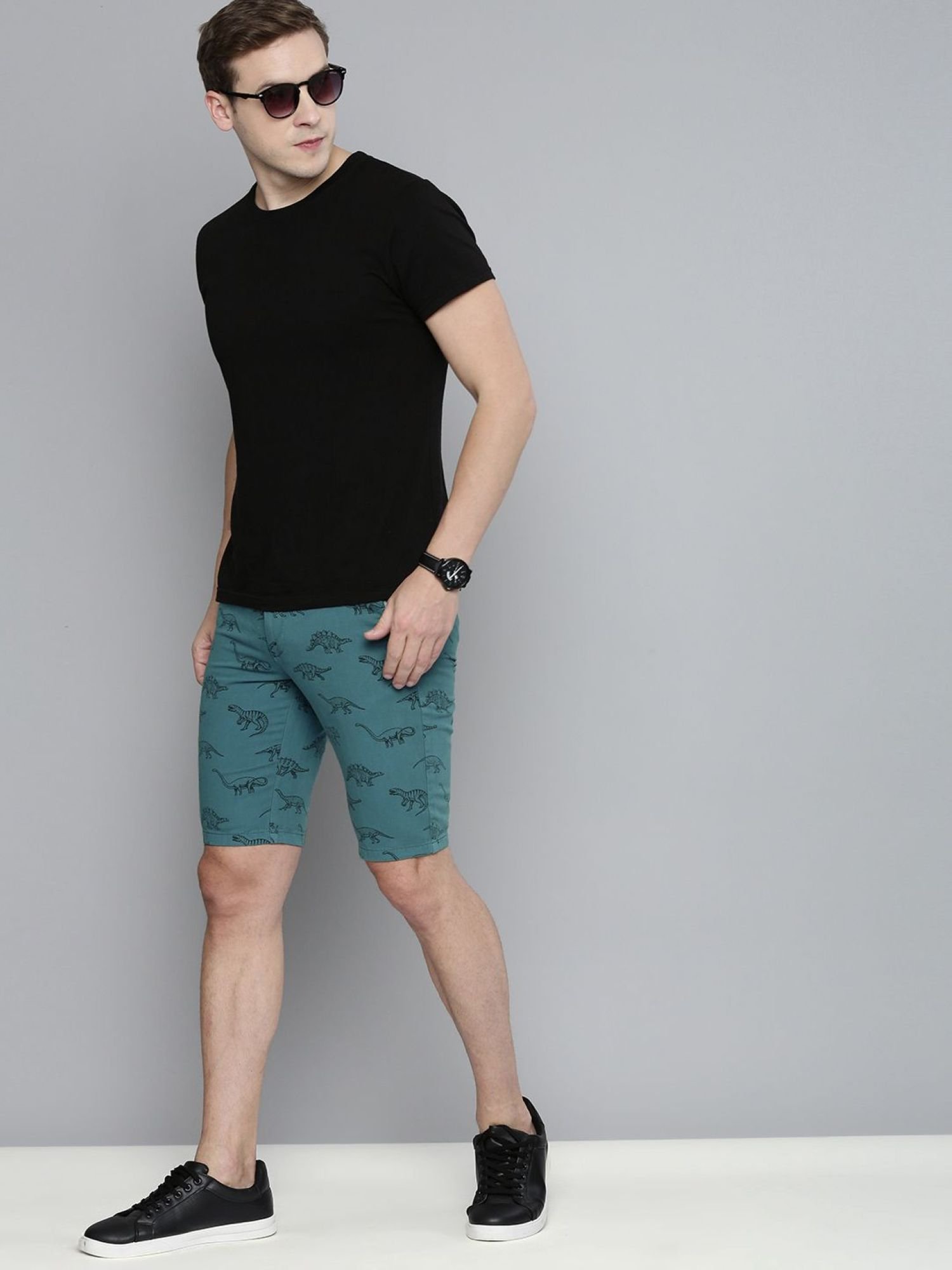 Men Slim Fit Printed Mid Rise Shorts