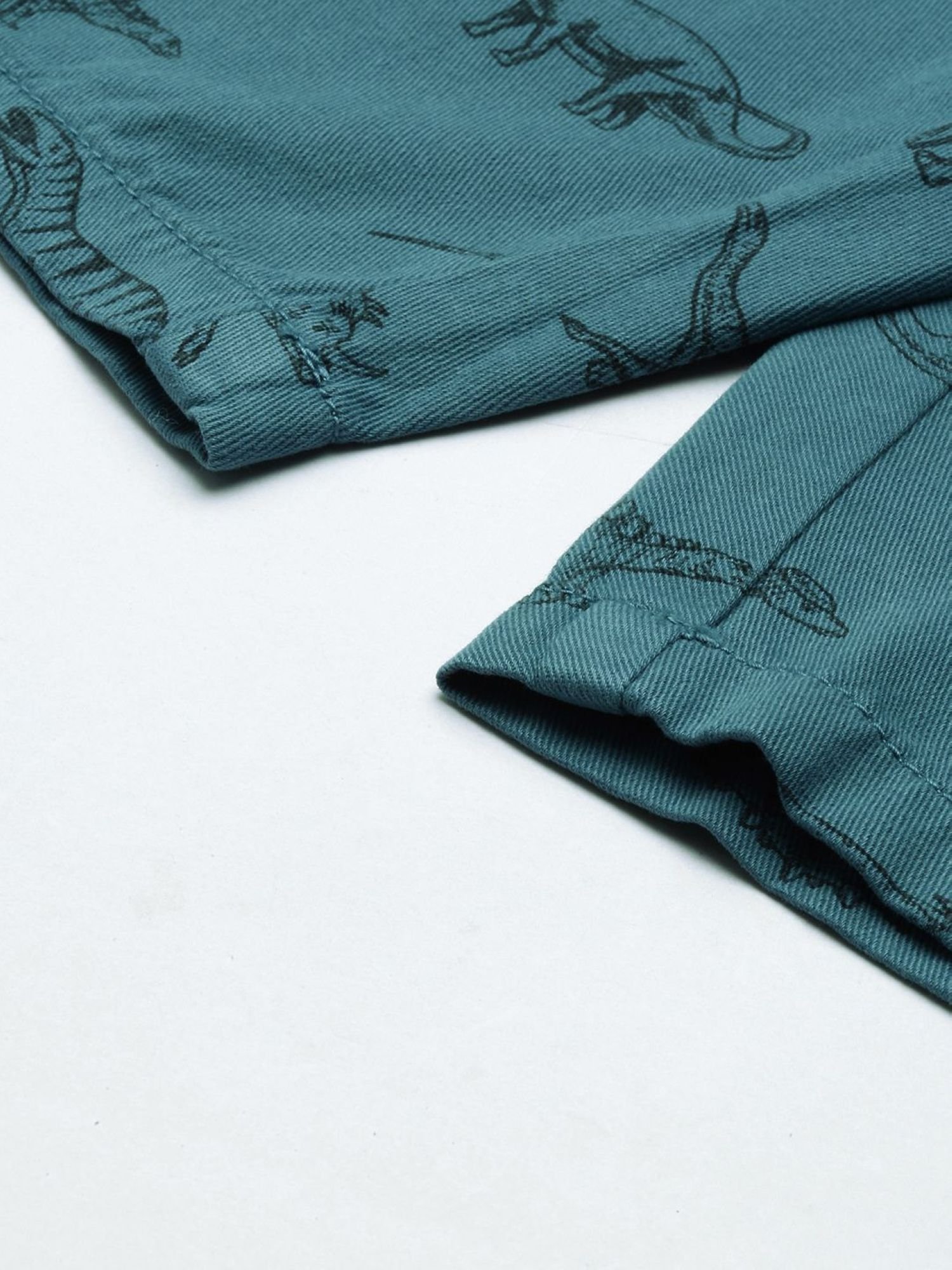 Men Slim Fit Printed Mid Rise Shorts