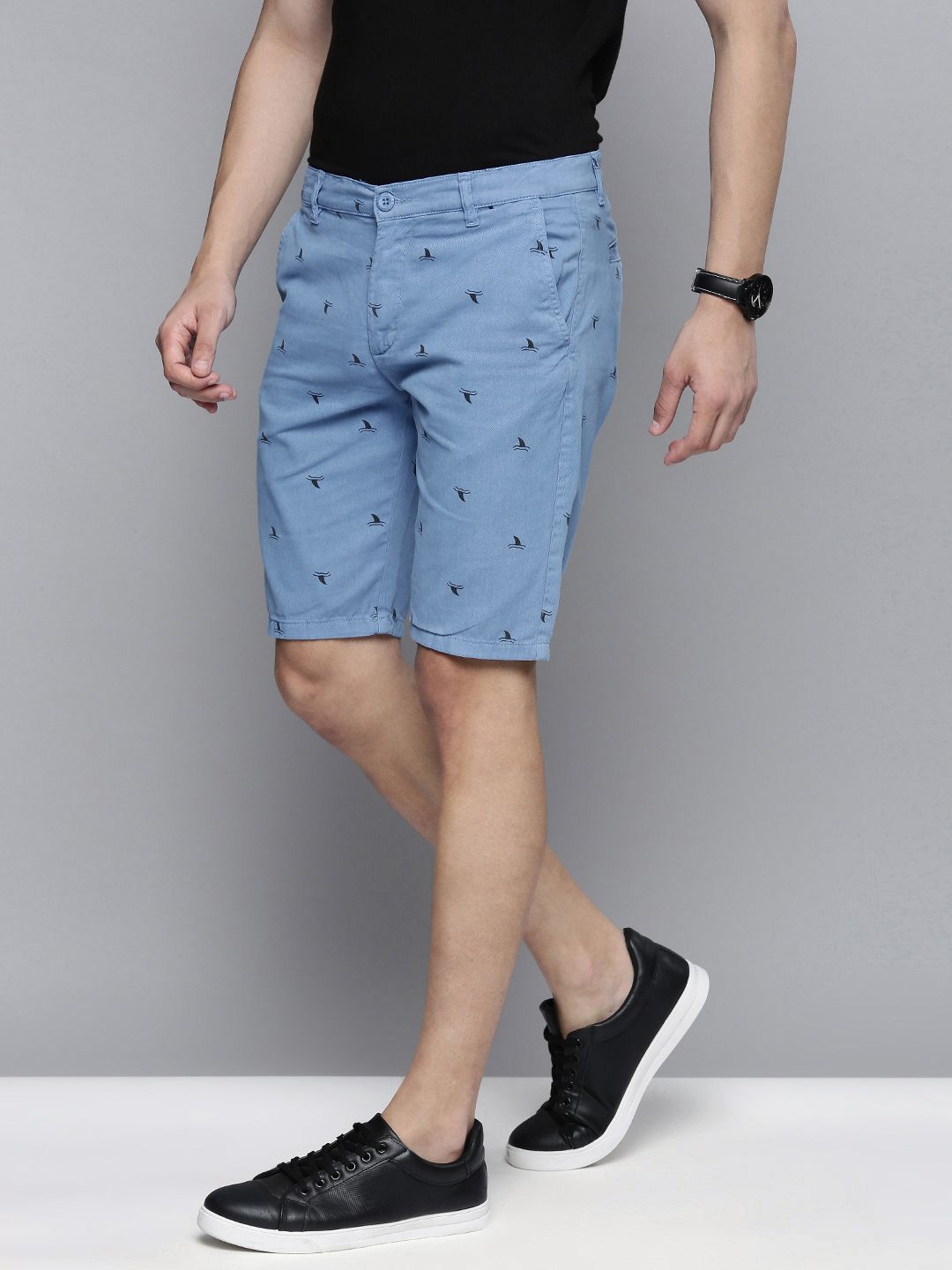 Men Slim Fit Solid Mid Rise Shorts