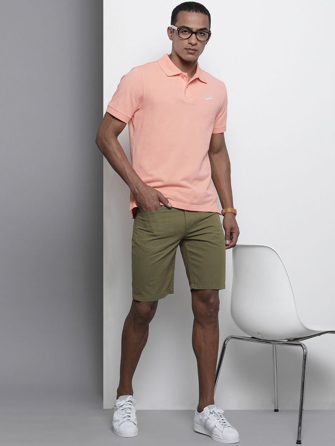 شورت سادة بقصة سليم فت وخصر متوسط