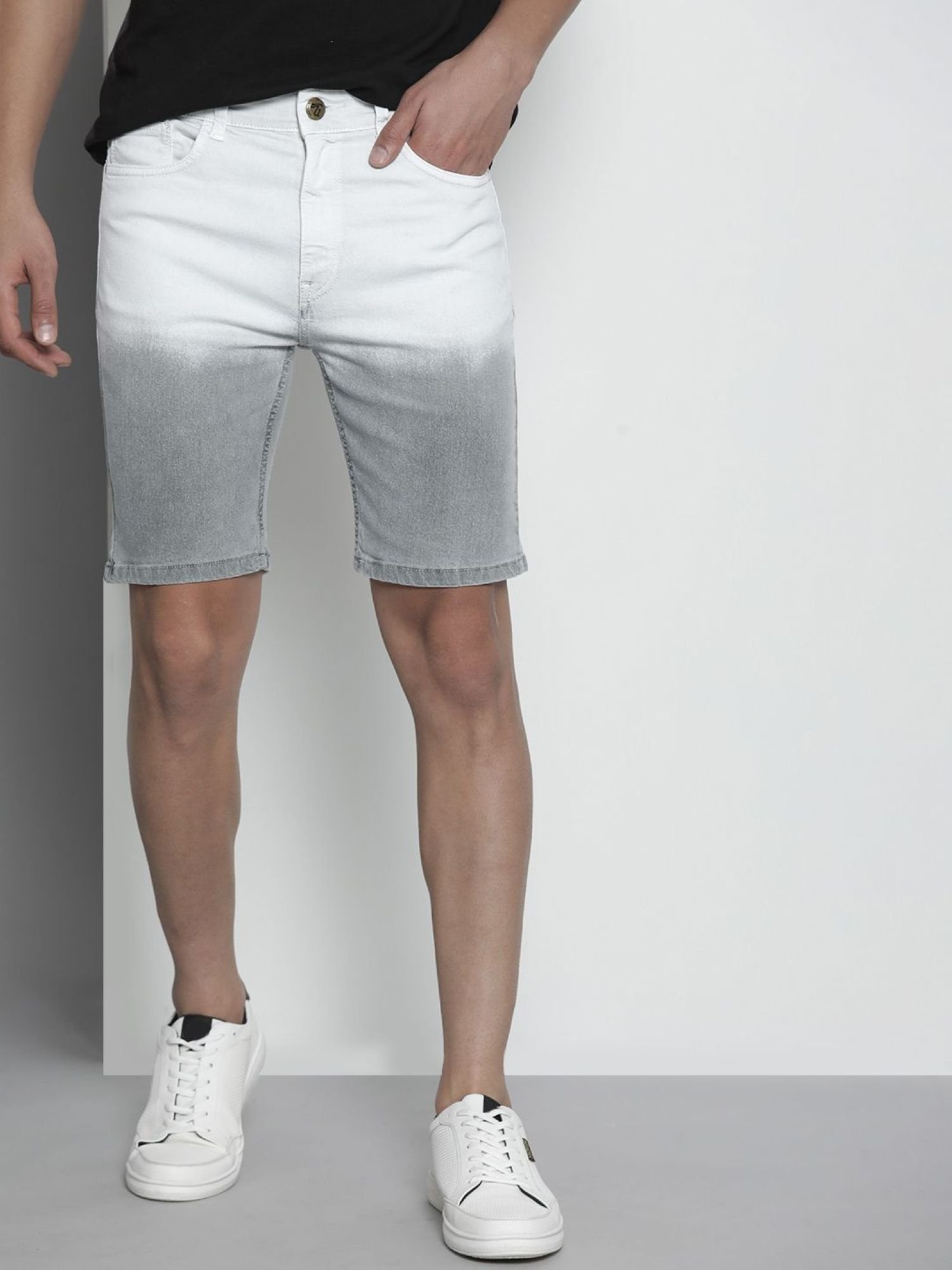 Men Slim Fit Ombre Mid Rise Shorts