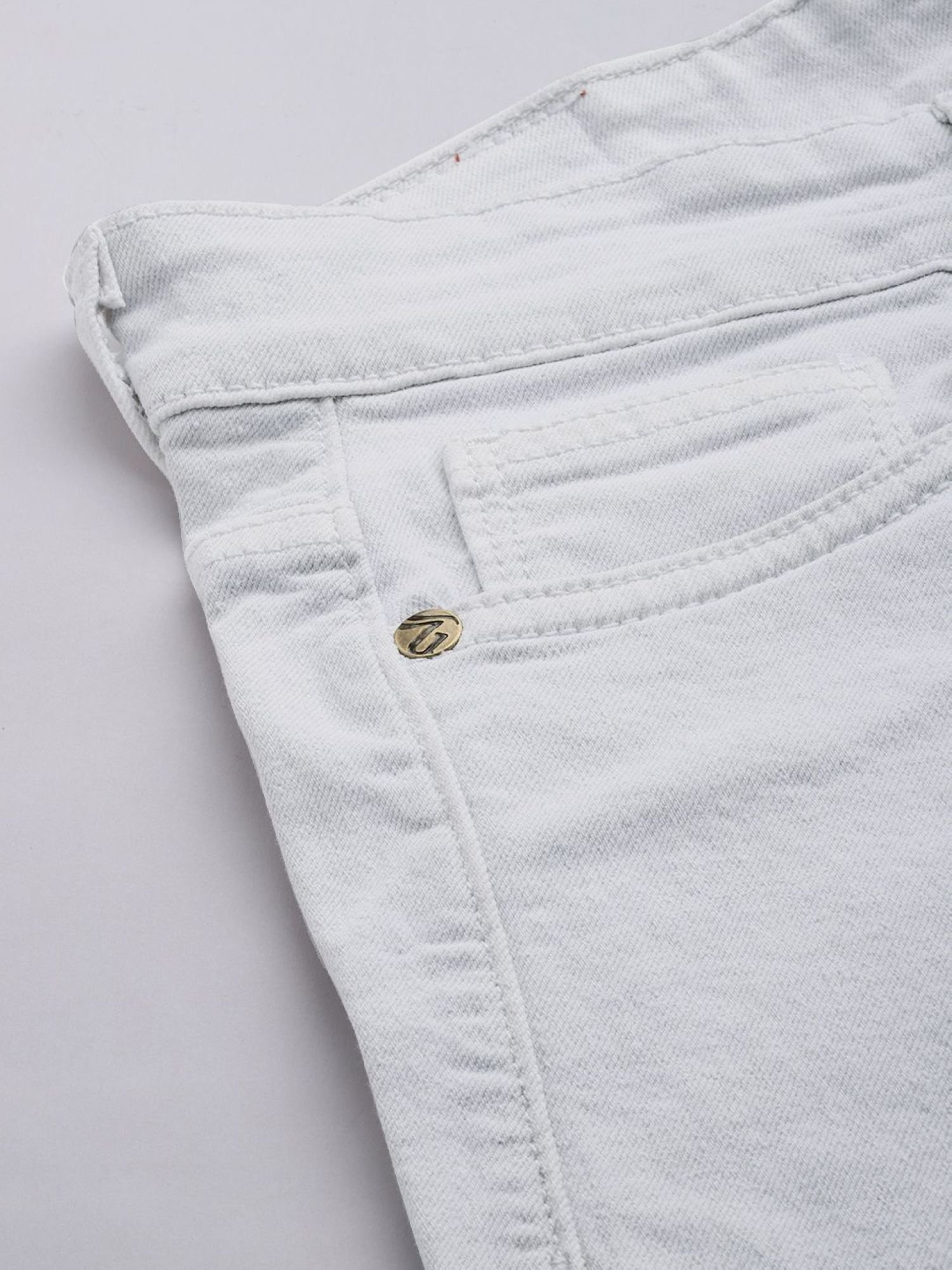 Men Slim Fit Ombre Mid Rise Shorts