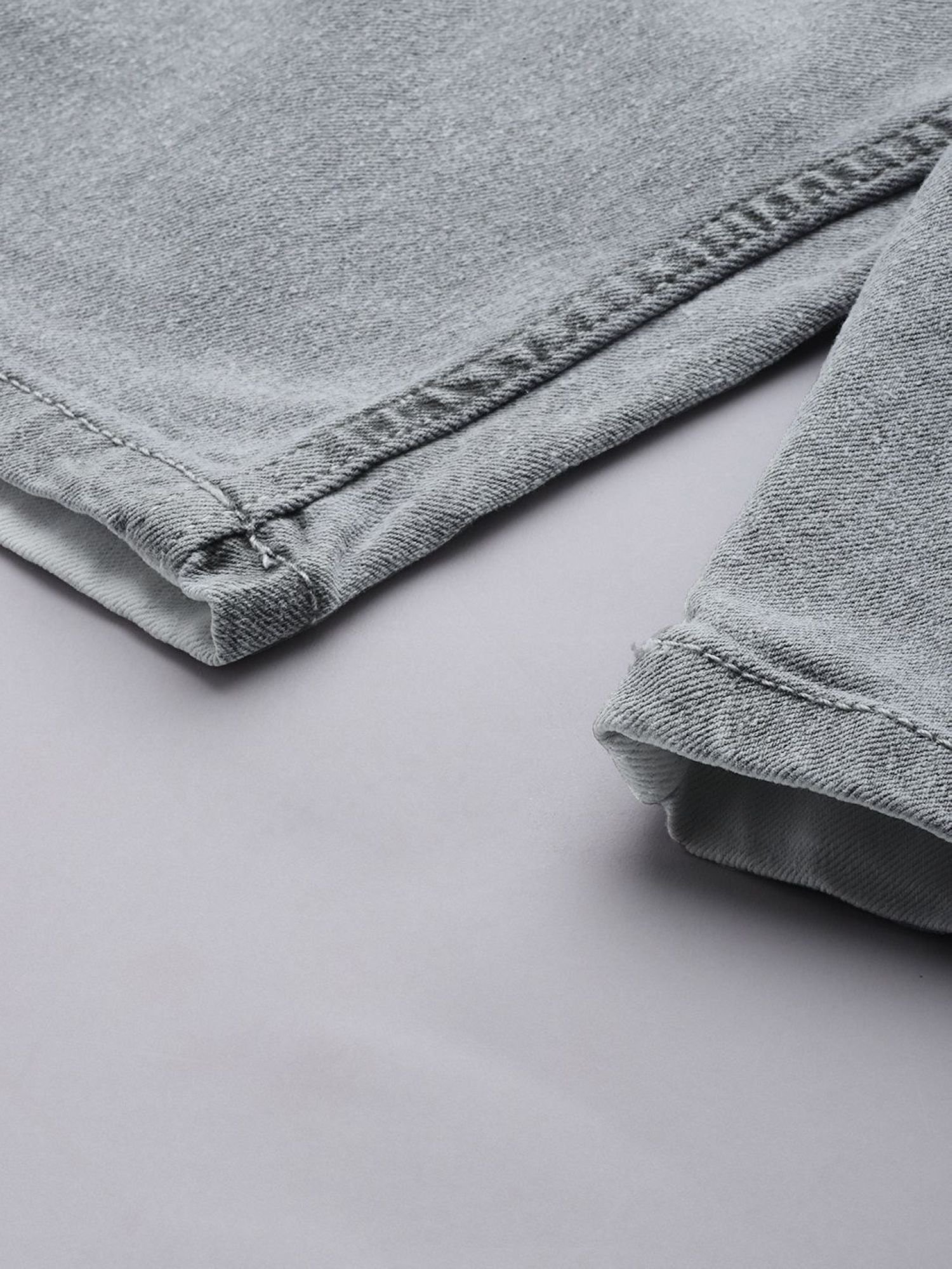 Men Slim Fit Ombre Mid Rise Shorts