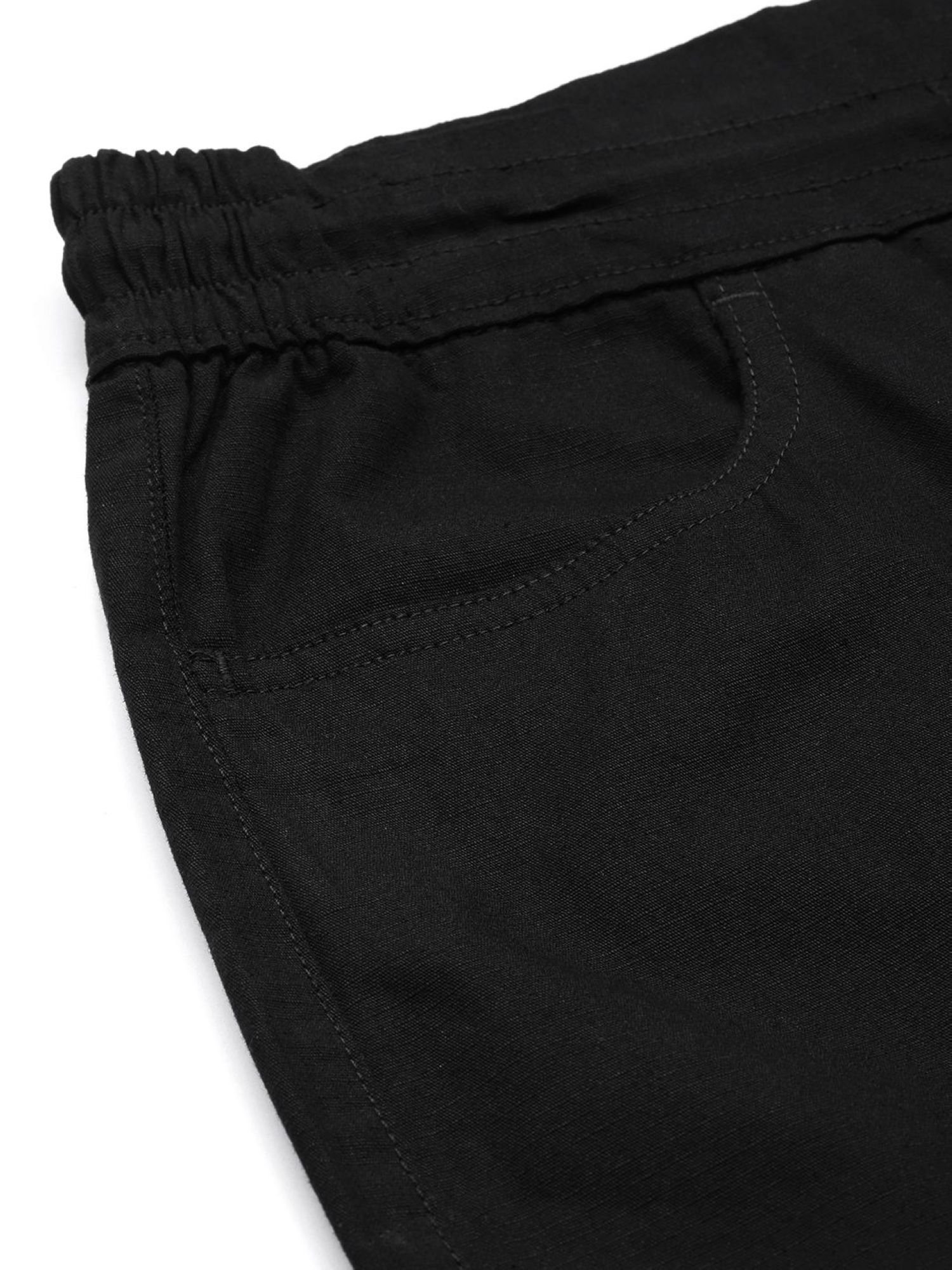 شورت سادة بقصة مريحة وخصر متوسط للرجال