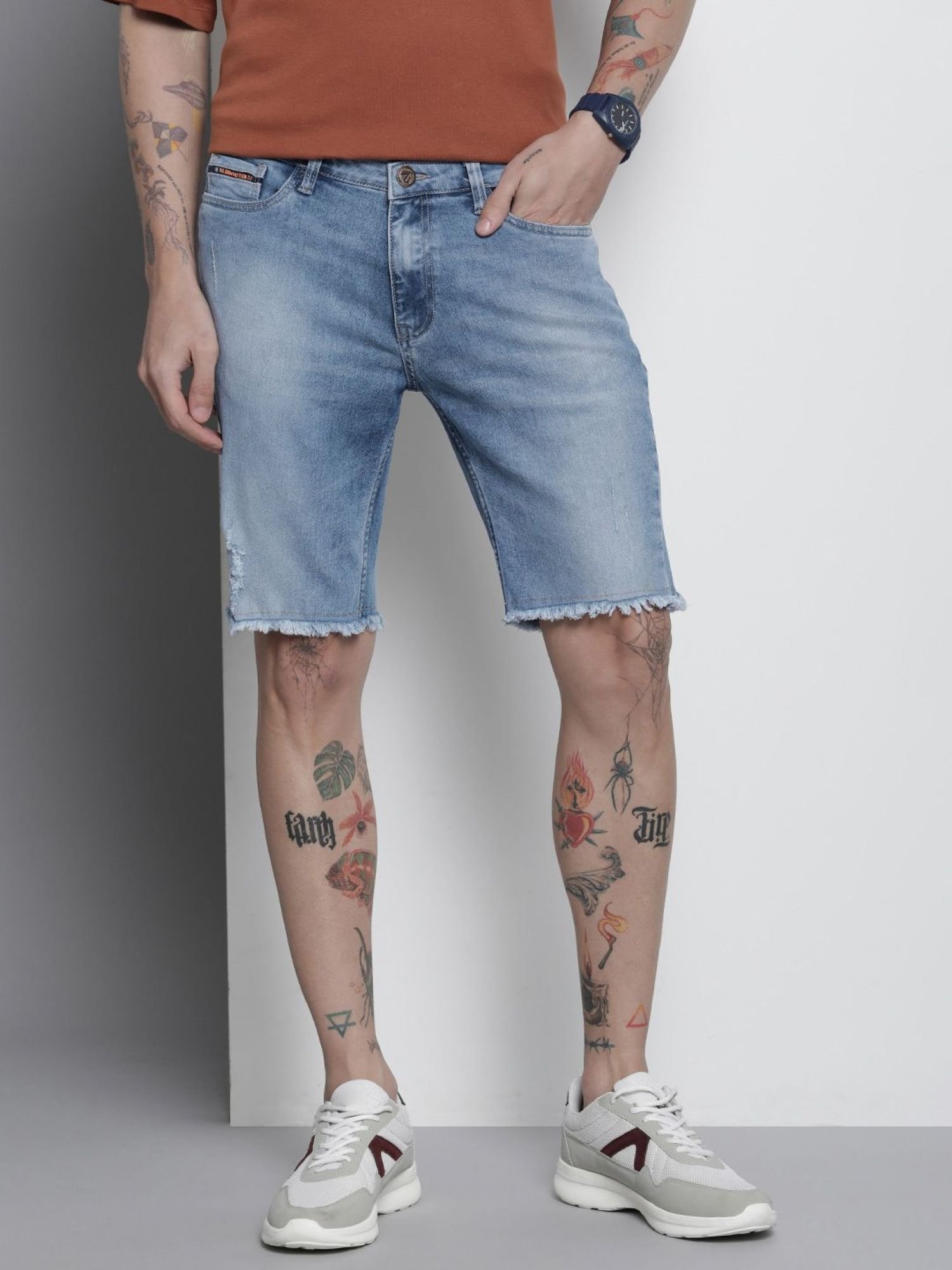 Men Slim Fit Solid Mid Rise Denim Shorts
