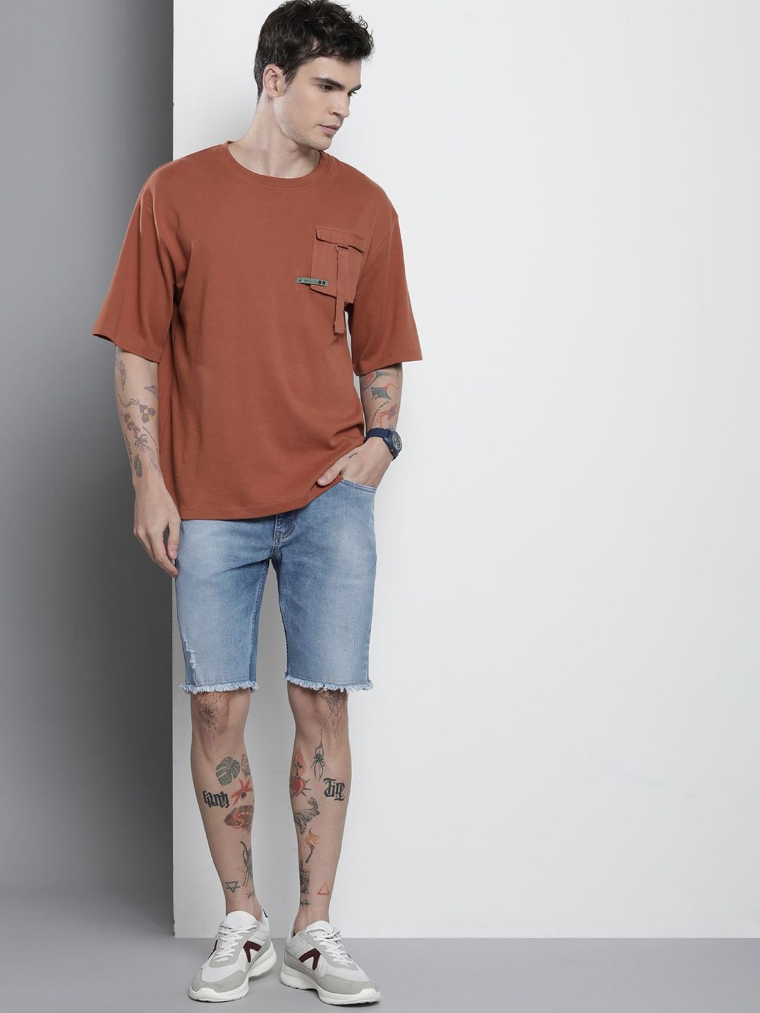 Men Slim Fit Solid Mid Rise Denim Shorts