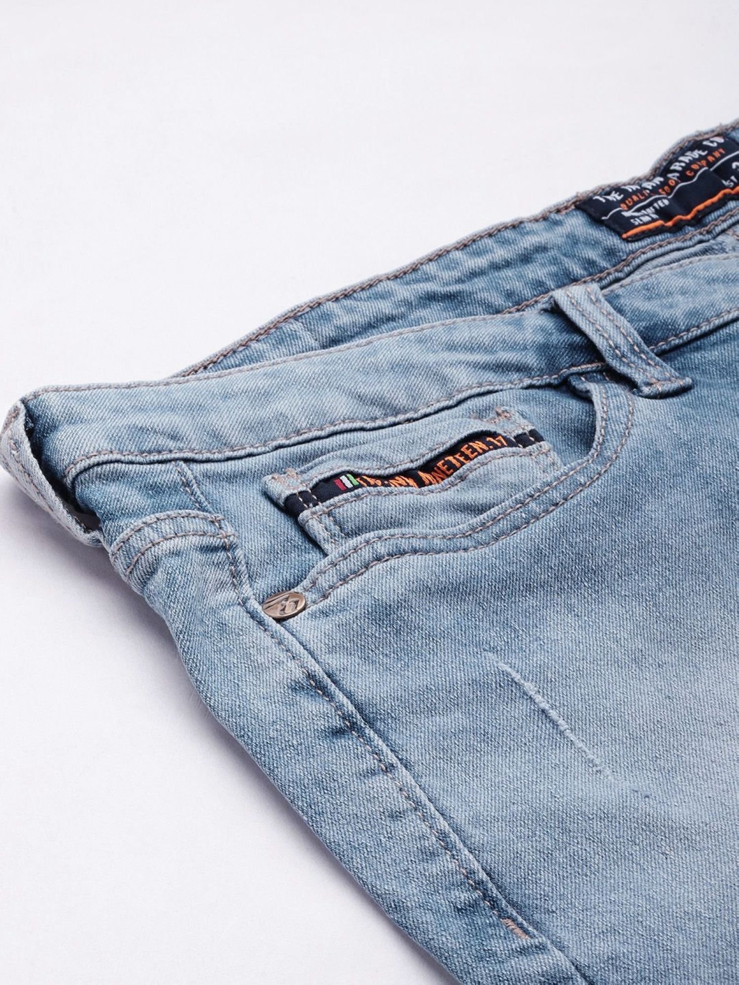 Men Slim Fit Solid Mid Rise Denim Shorts