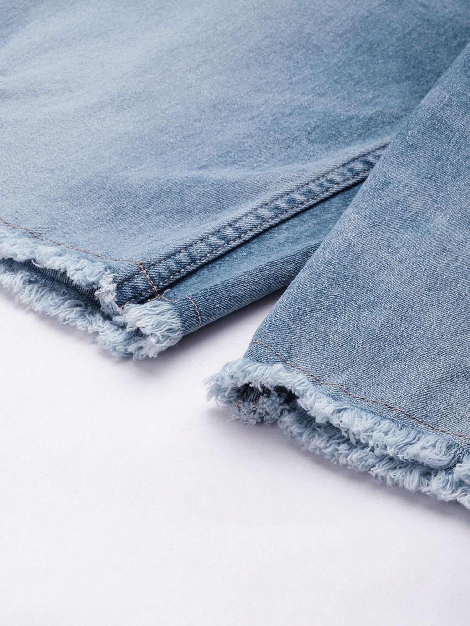 Men Slim Fit Solid Mid Rise Denim Shorts