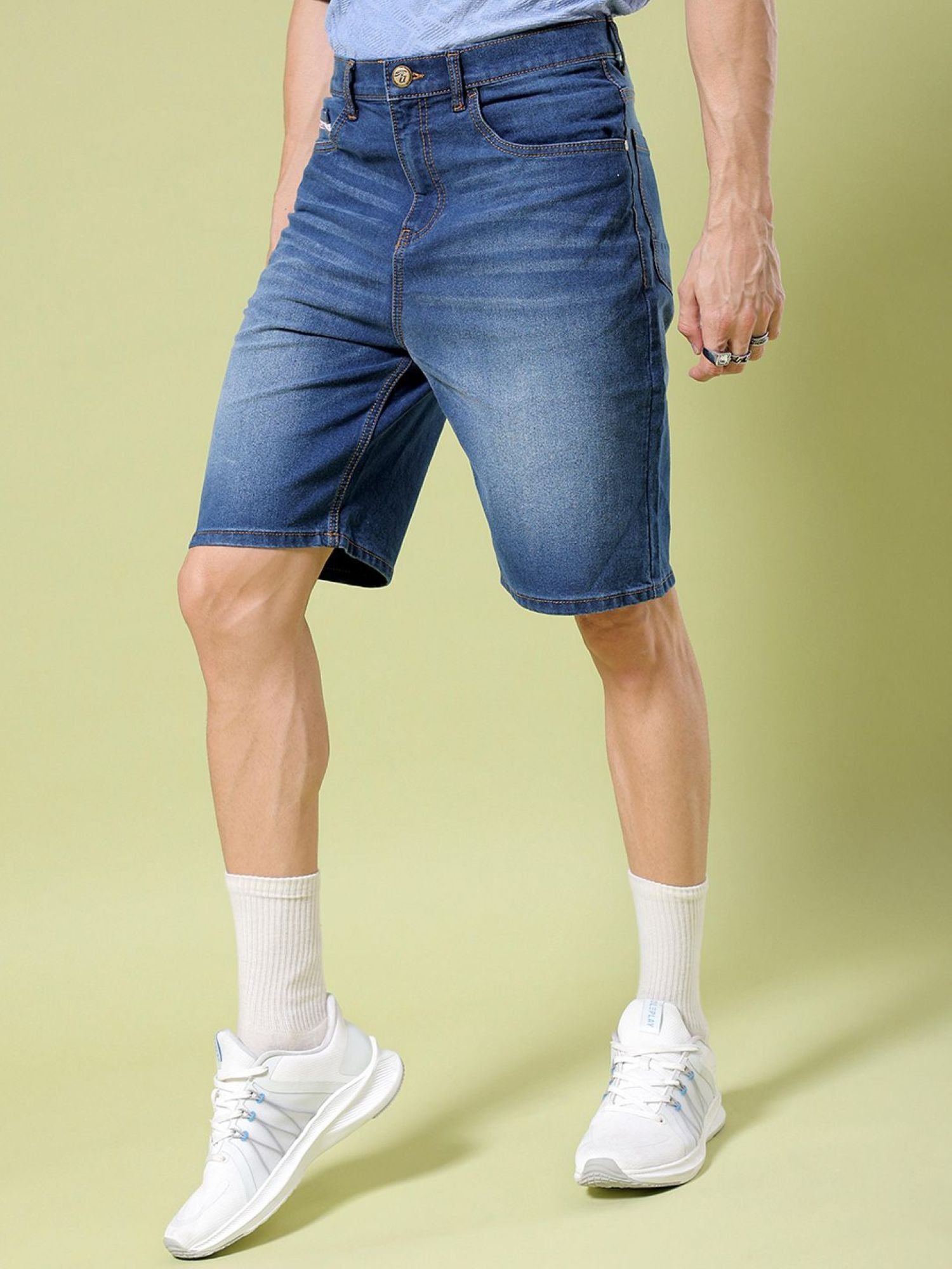 Men Regular Fit Solid Mid Rise Denim Shorts